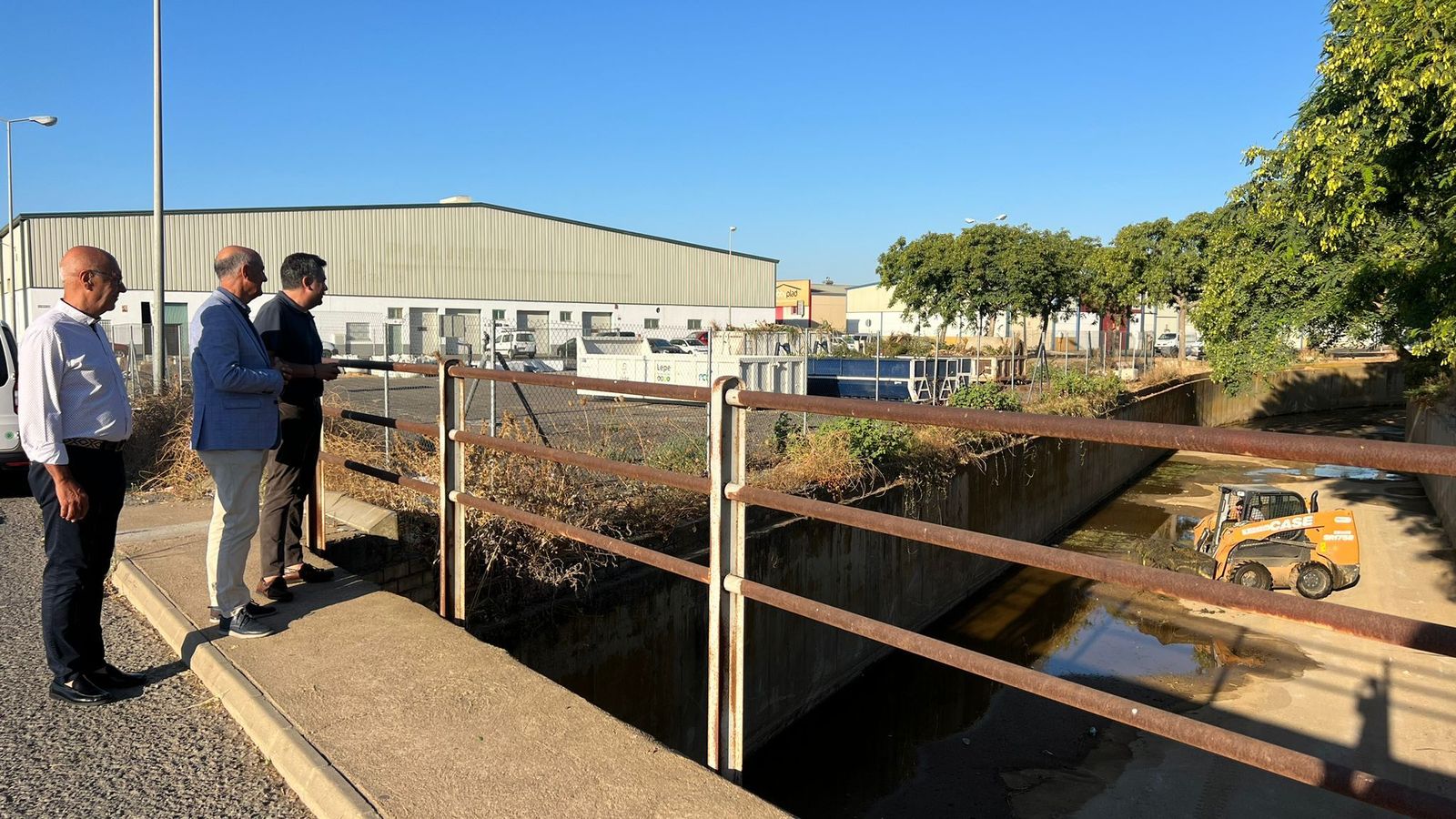 Visita de Juan Manuel González, Adolfo Verano y Bibiano Oria en una de las localizaciones donde se está trabajando.