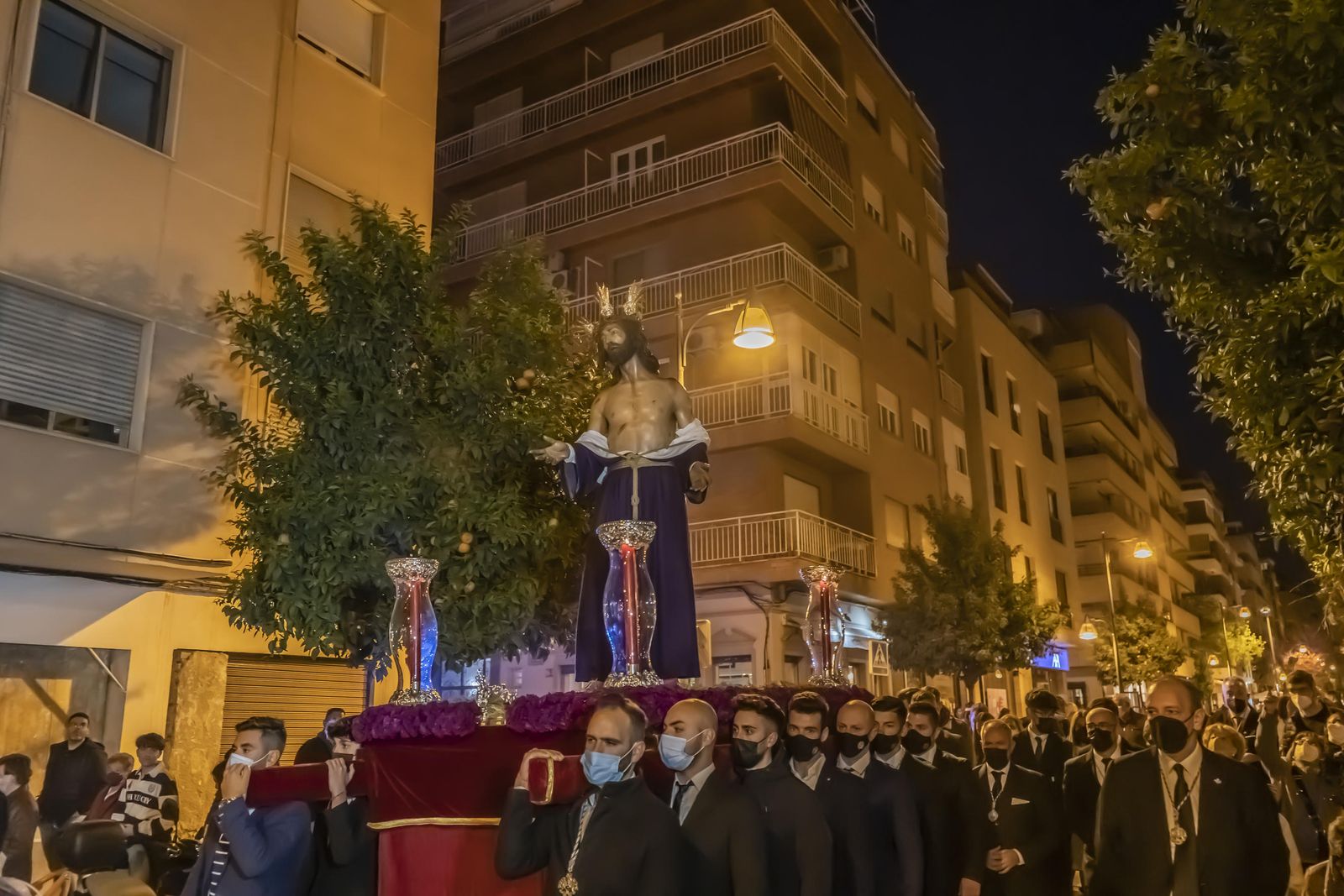 Los vía crucis del Viernes de Dolores, en imágenes