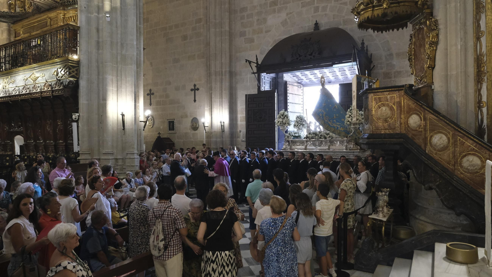 Traslado de la Virgen del Mar a la Catedral de Almería, en imágenes