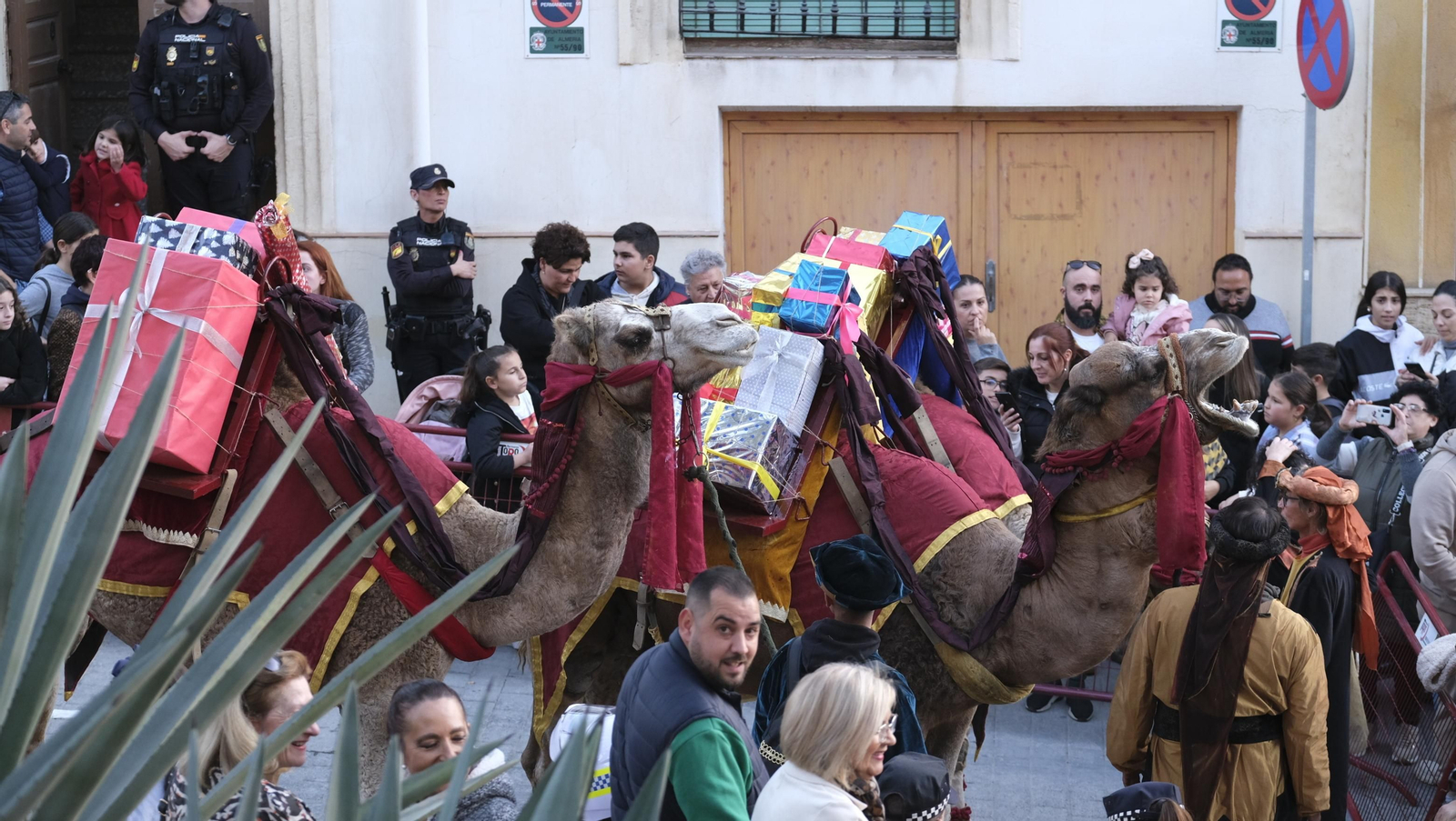 Imágenes de la Cabalgata de los Reyes Magos en Almería