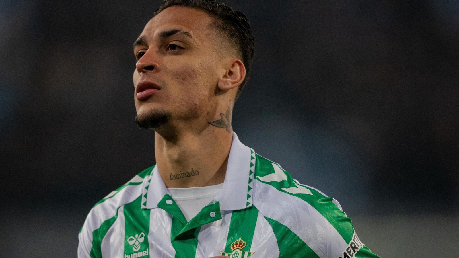 Antony celebra su gol con el Betis ante el Gent