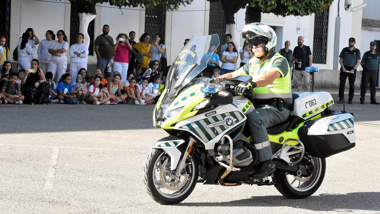En imágenes, el día de puertas abiertas en la Comandancia de la Guardia Civil en Córdoba