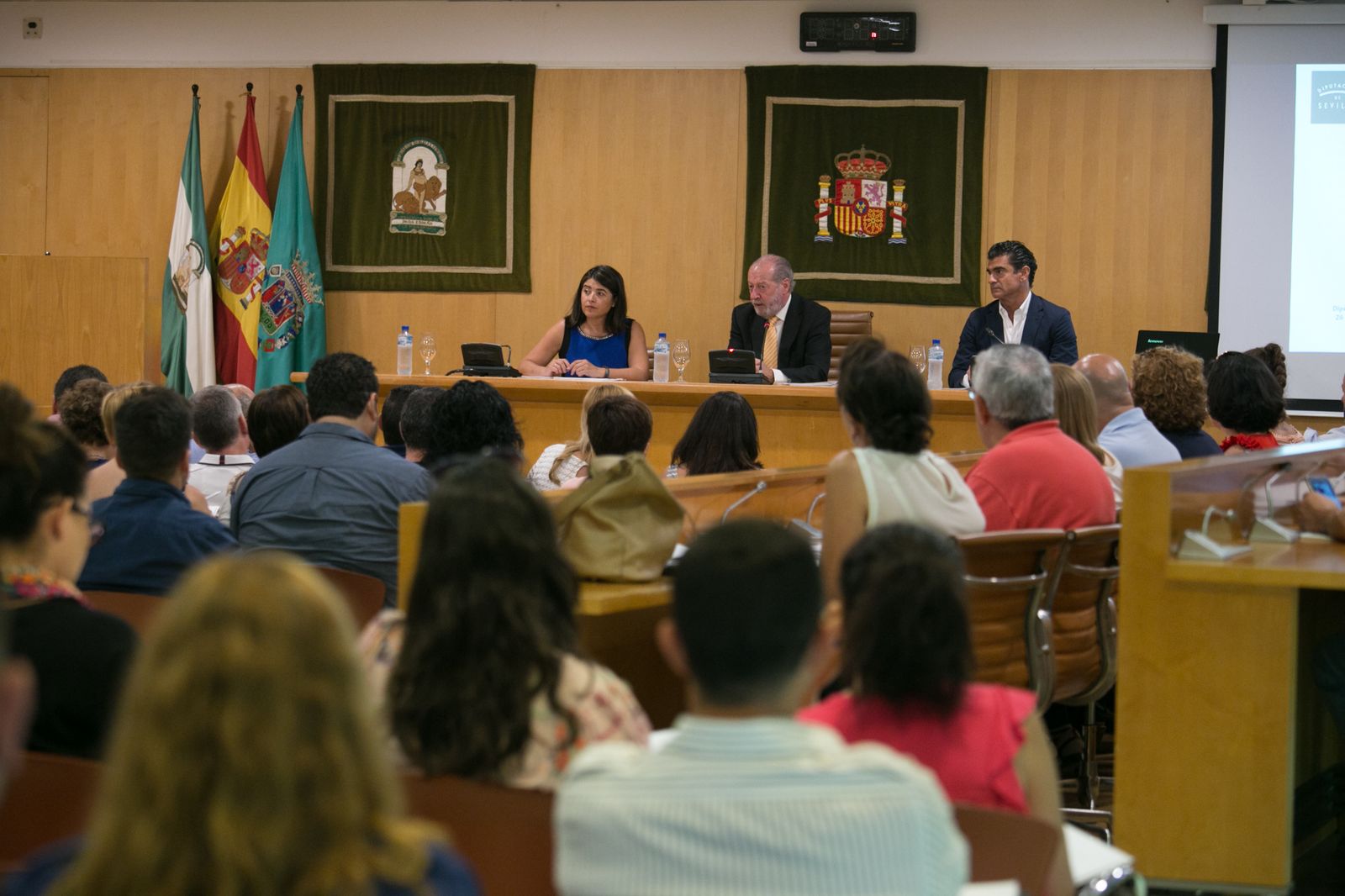 El presidente de la Diputación junto a la presidenta y el gerente de Prodetur.