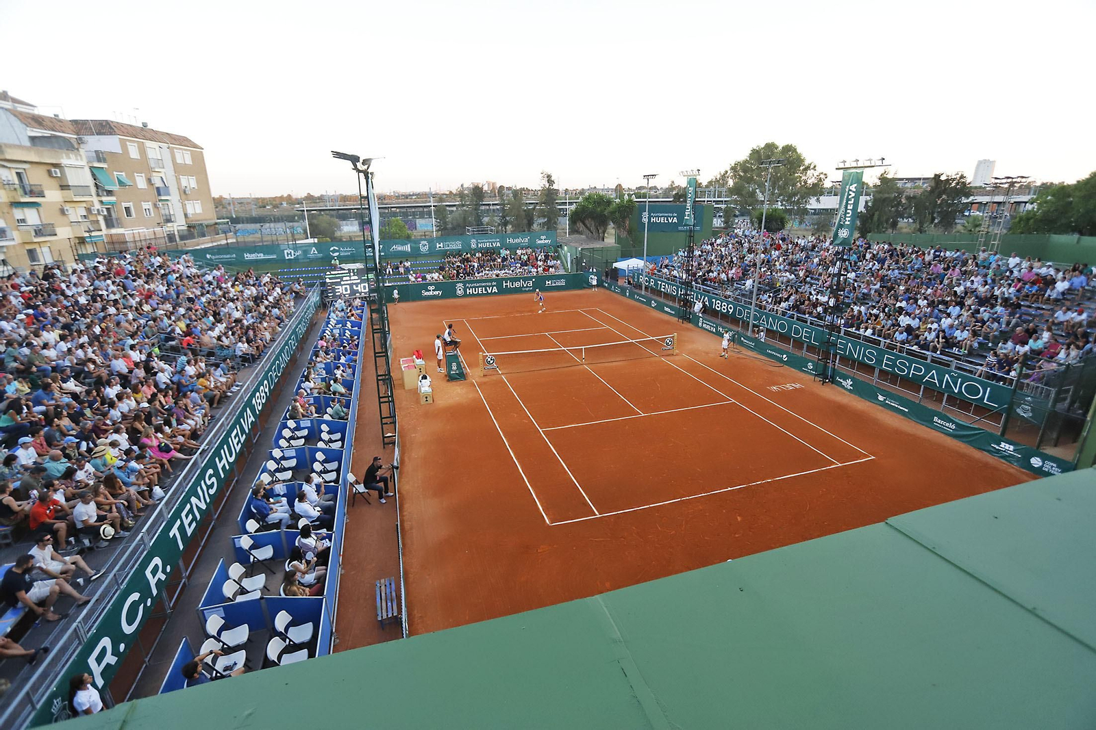 Imágenes del ambiente en la final femenina de la Copa del Rey de tenis de Huelva