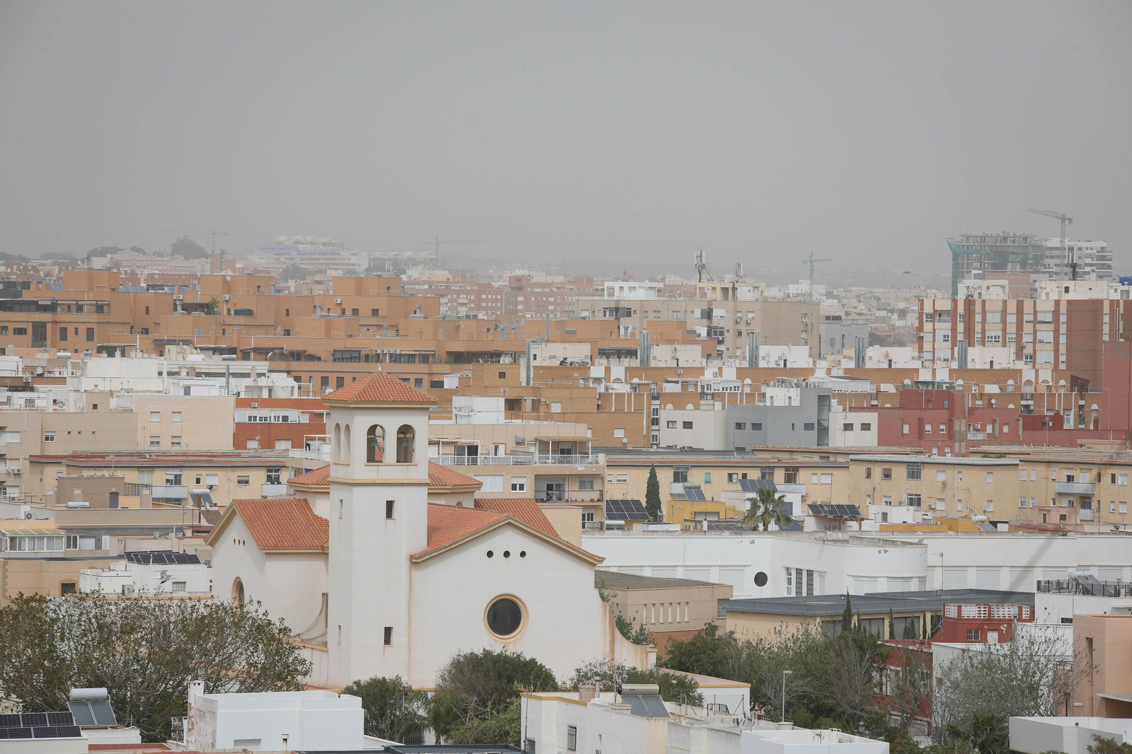 La calima de Almería en imágenes