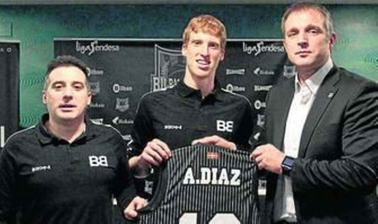 Pueyo, Díaz y Savovic, en la presentación.