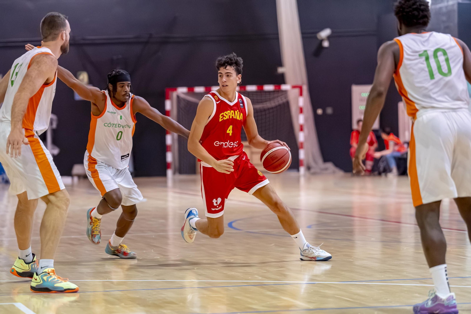 España B, con Álvaro Folgueiras, derrota a Costa de Marfil antes de venir a Málaga