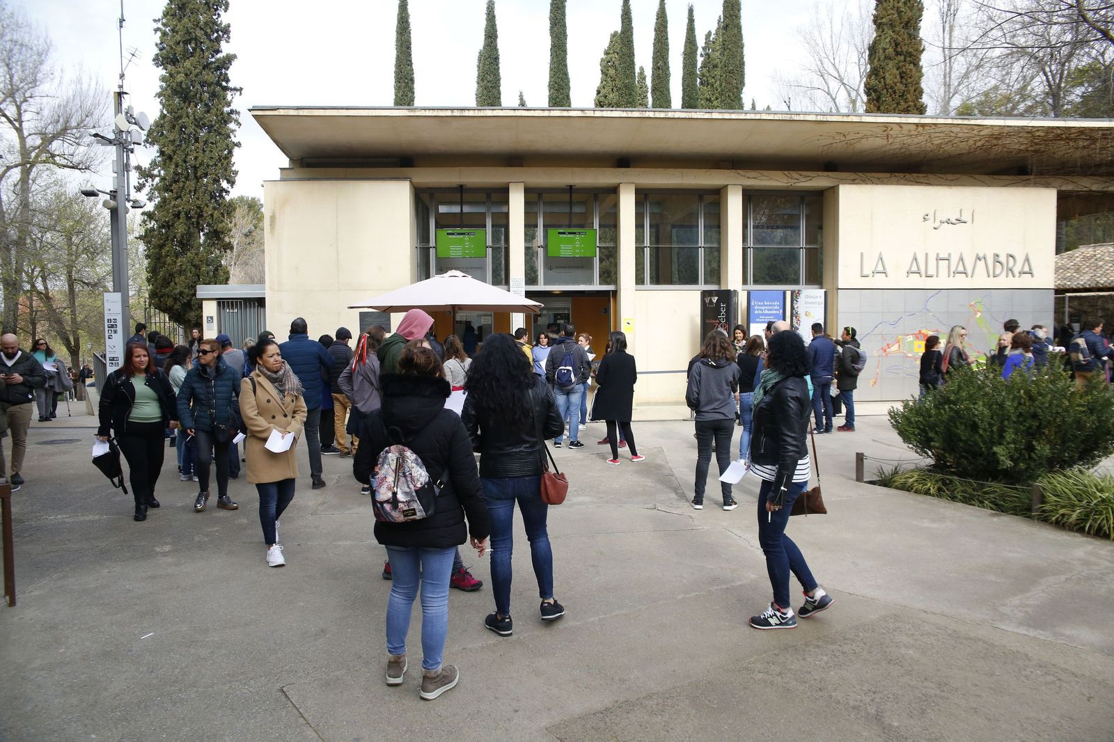 Imagen del pabellón de entrada a la Alhambra, en la zona de las taquillas