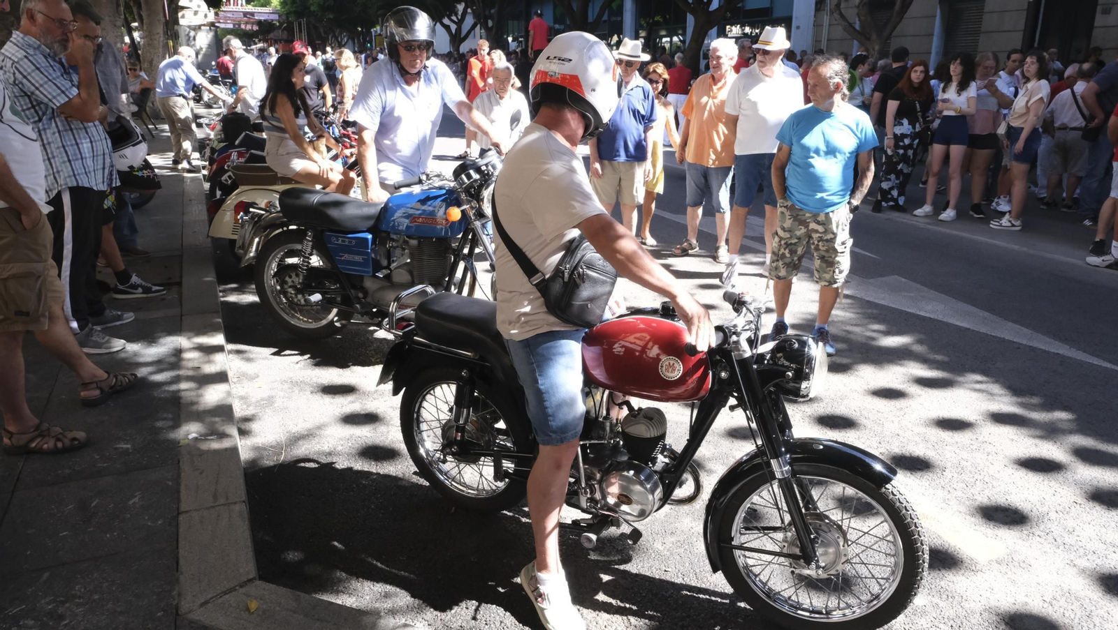 Exposición de Motos Antiguas de la Feria de Almería, en imágenes