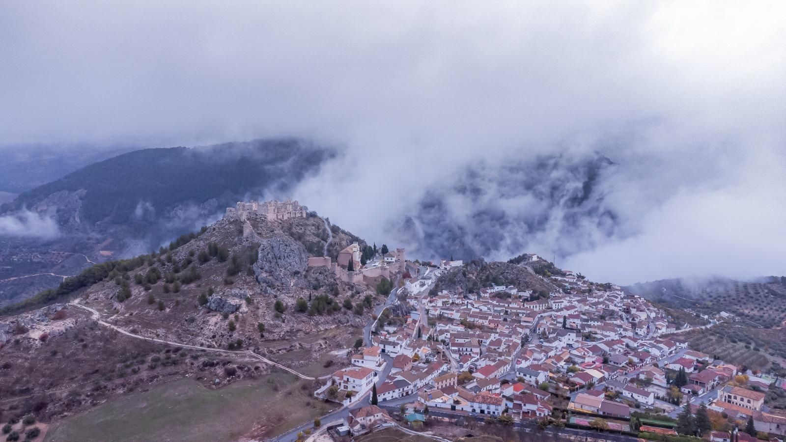 El poniente cuenta con grandes atractivos que enaltecen el valor de la comarca.