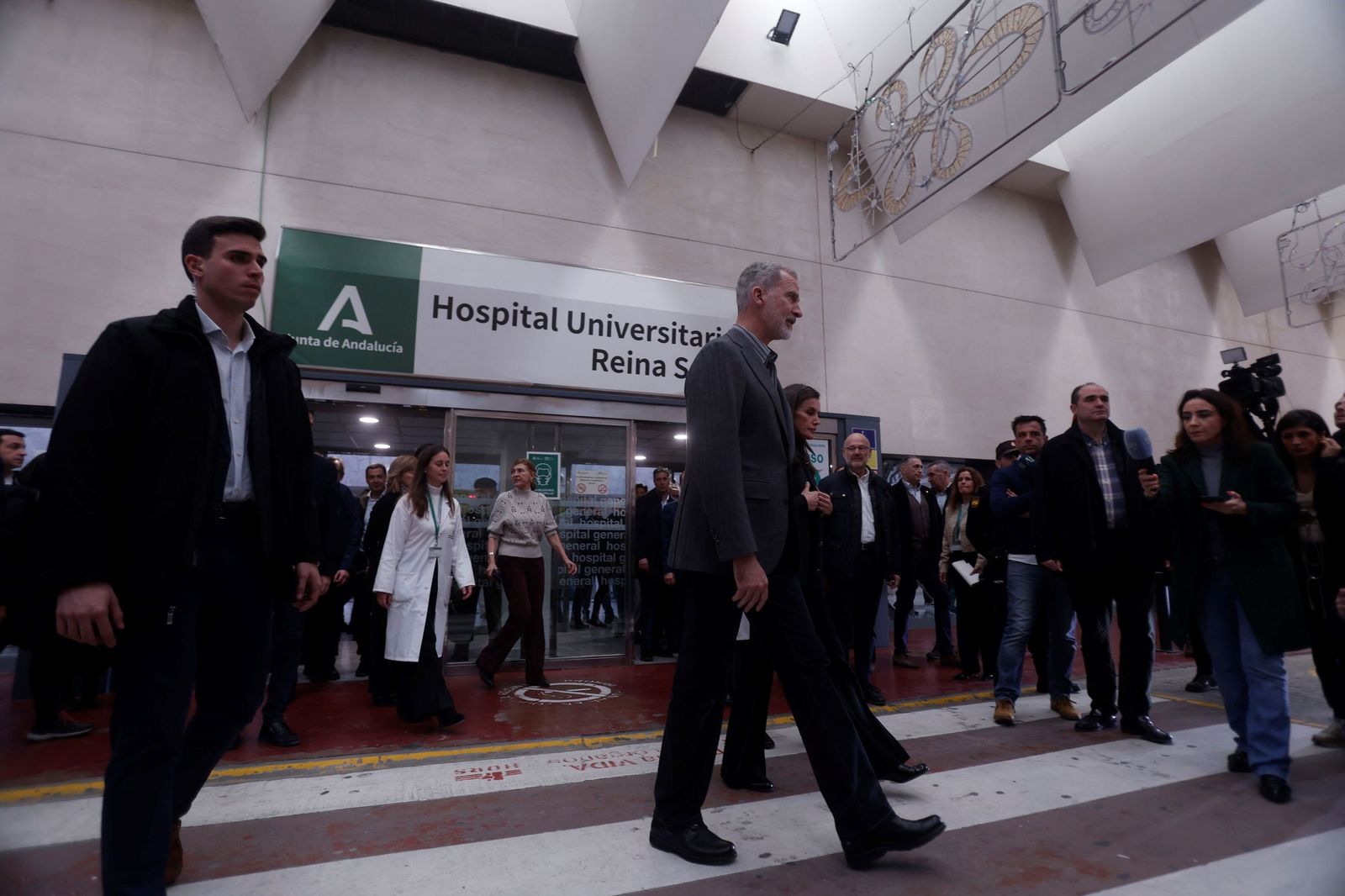 La visita de los Reyes a los heridos del accidente de Adamuz en el Hospital Reina Sofía