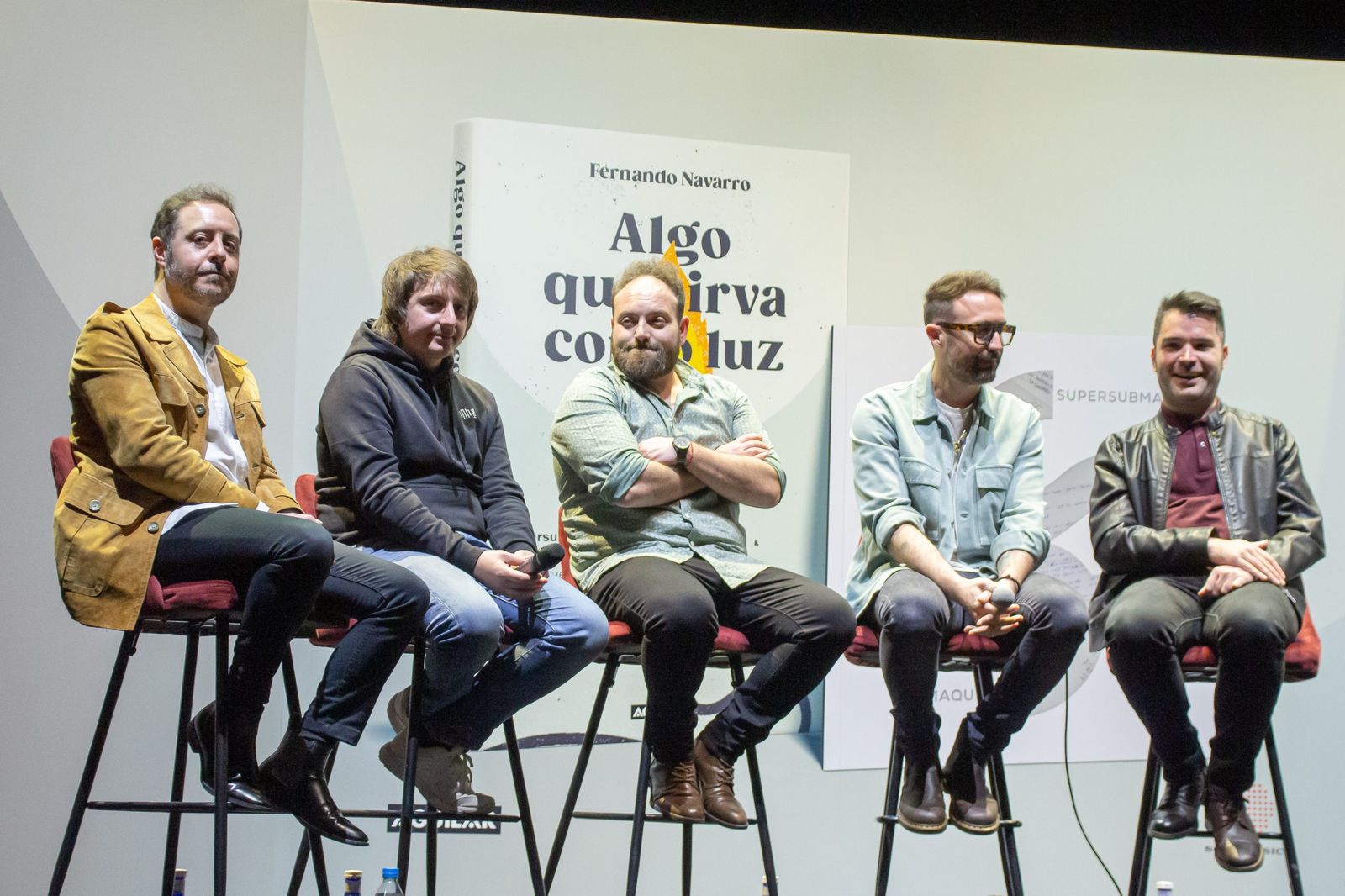Fernando Navarro junto a los integrantes de Supersubmarina.