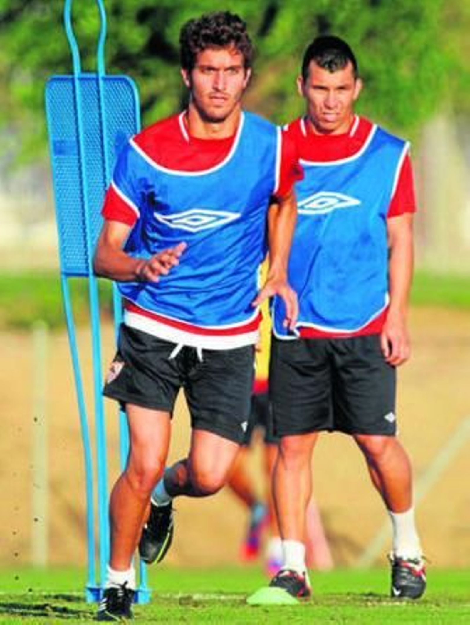 Campaña, con Medel al fondo, en un entrenamiento de esta pretemporada.