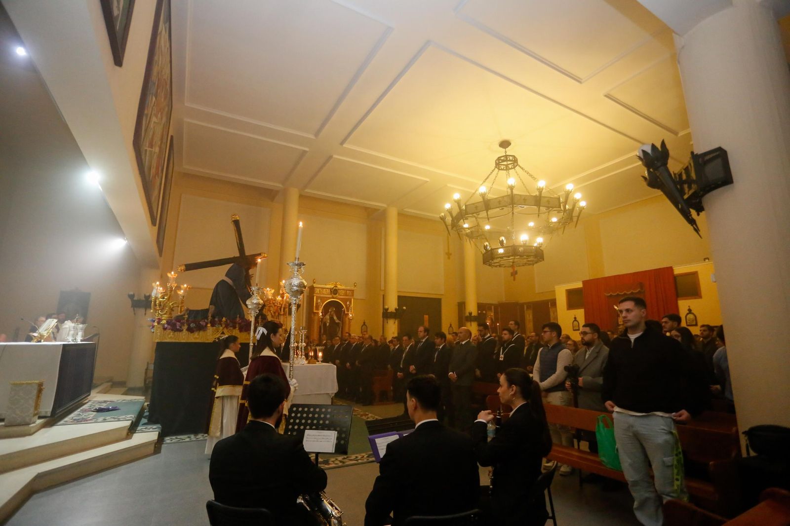 Fotos del vía crucis oficial del consejo local de Algeciras con las Tres Caídas