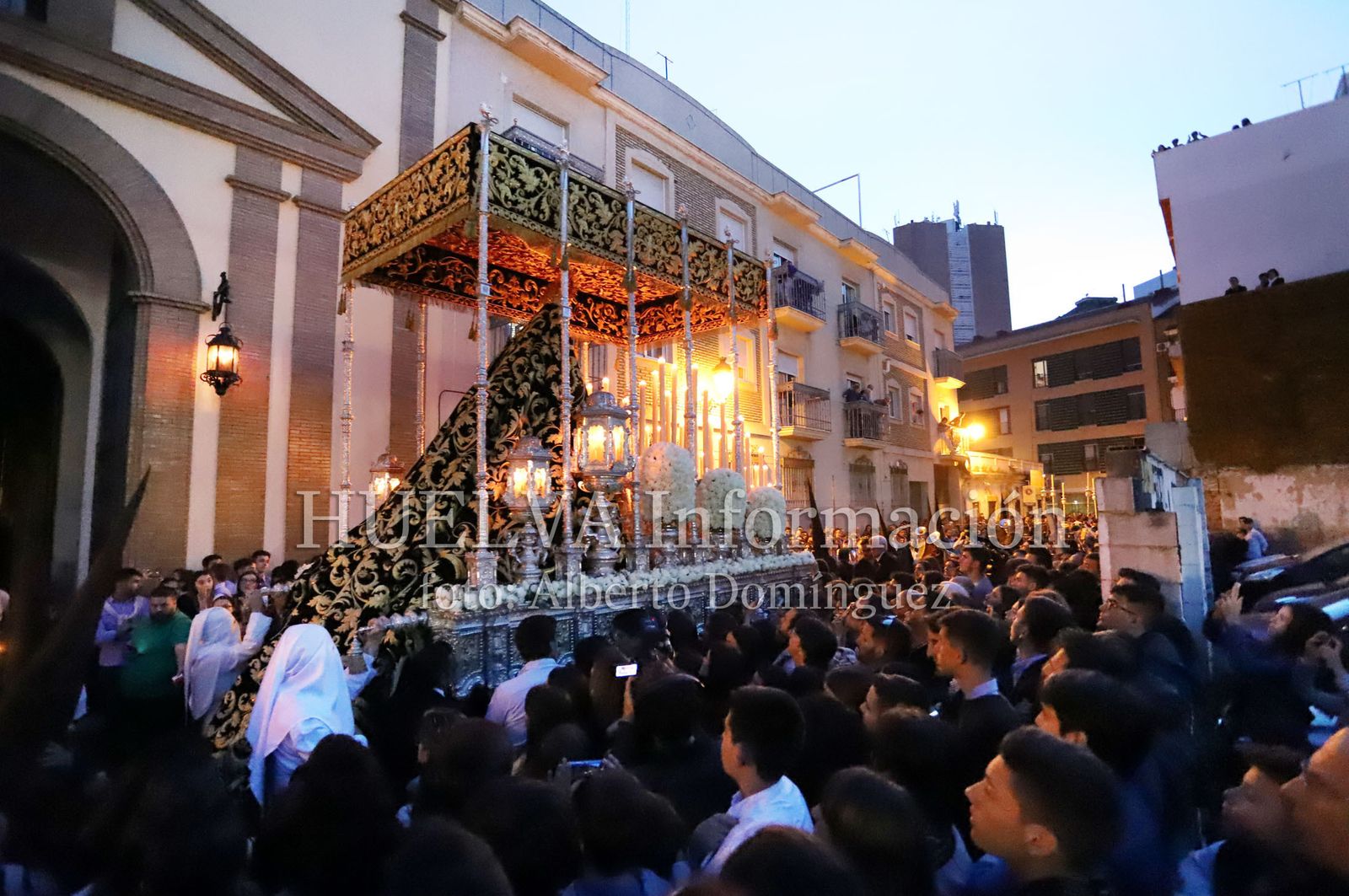 Imágenes de la procesión del Calvario de Huelva