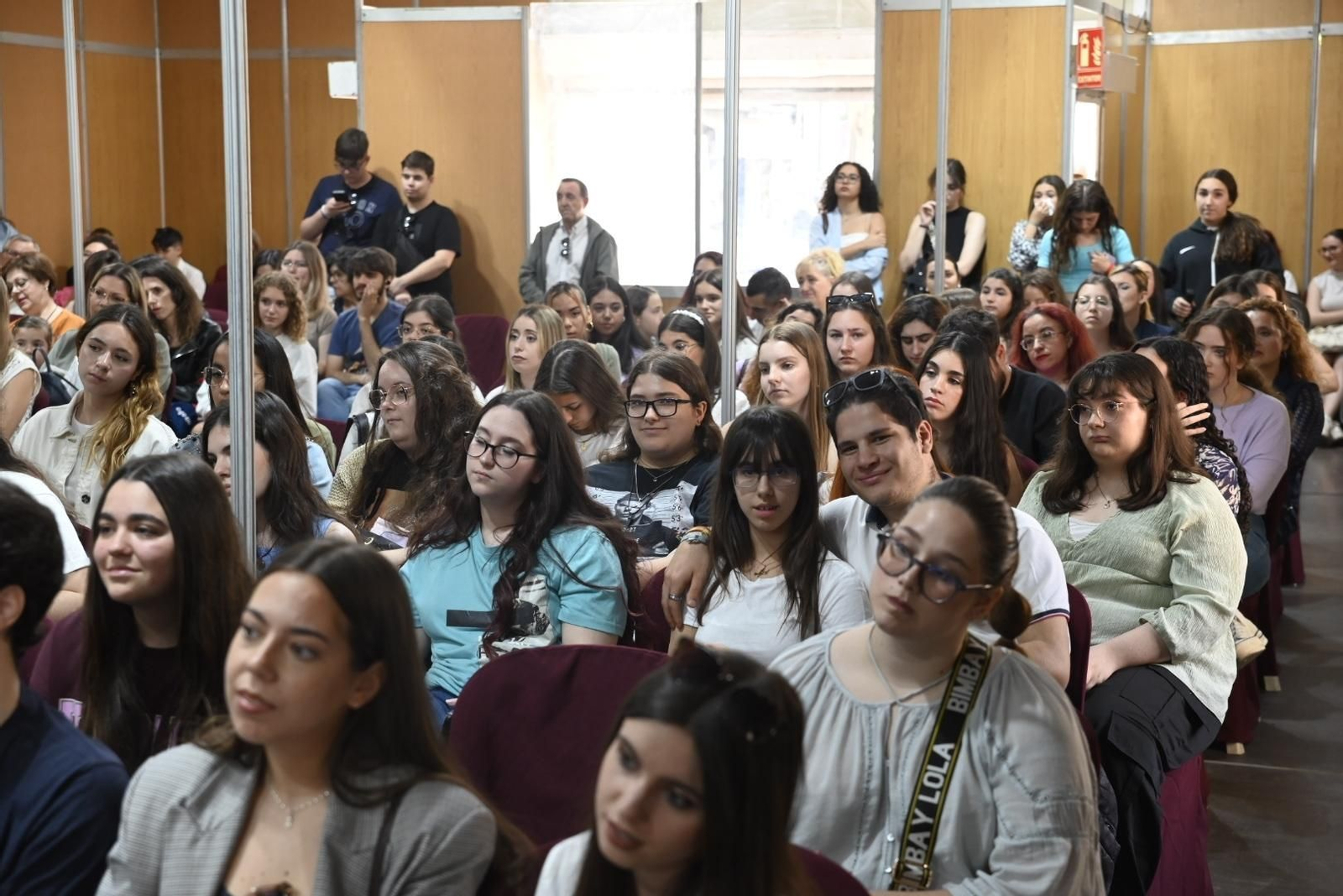 La multitudinaria presentación de Mercedes Ron en la Feria del Libro de Córdoba, en imágenes