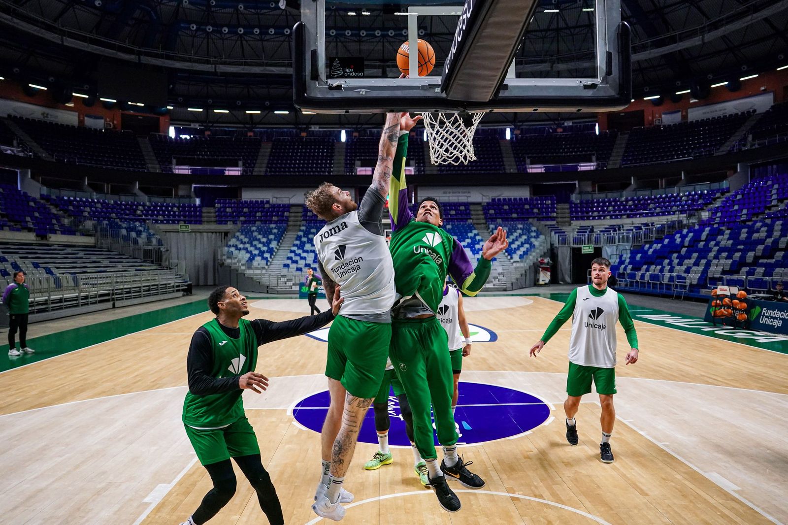 El Unicaja se ejercita en el Carpena y activa el parón navideño