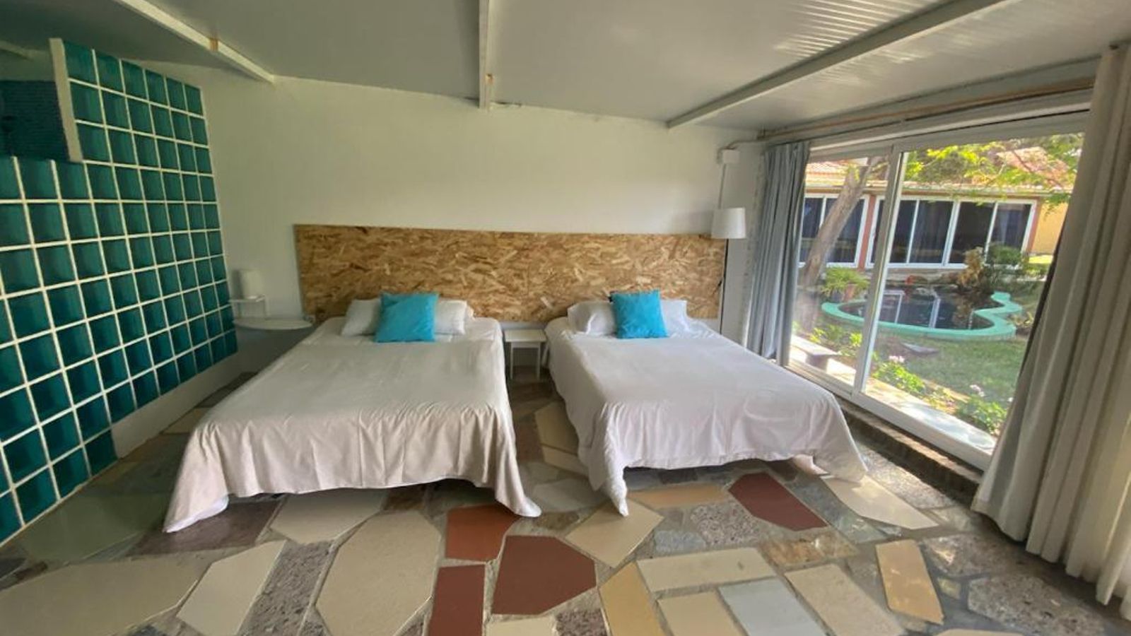 Las habitaciones cuentan con su propio cuarto de baño y tienen acceso al jardín