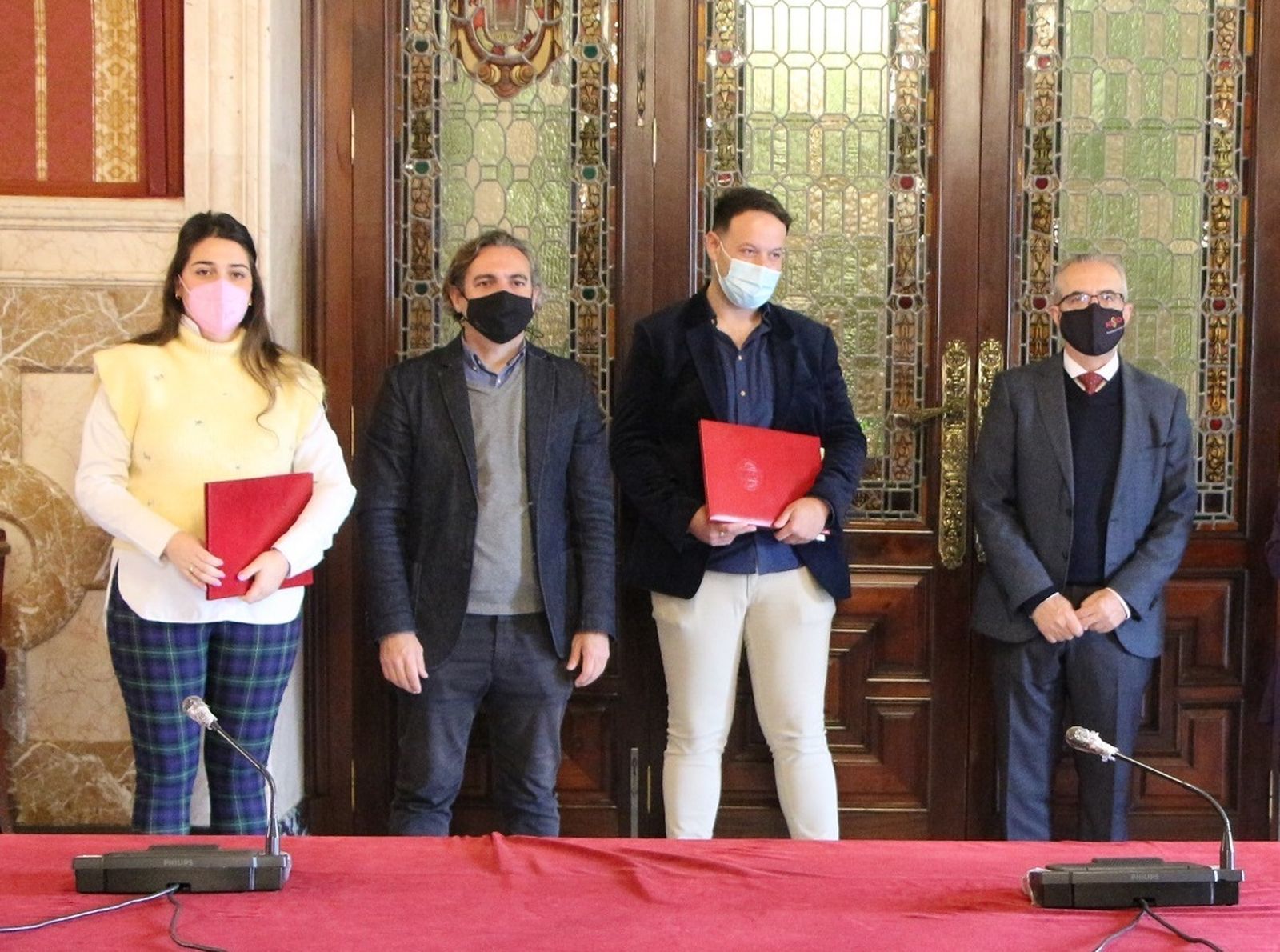 La firma para la cesión de las viviendas.