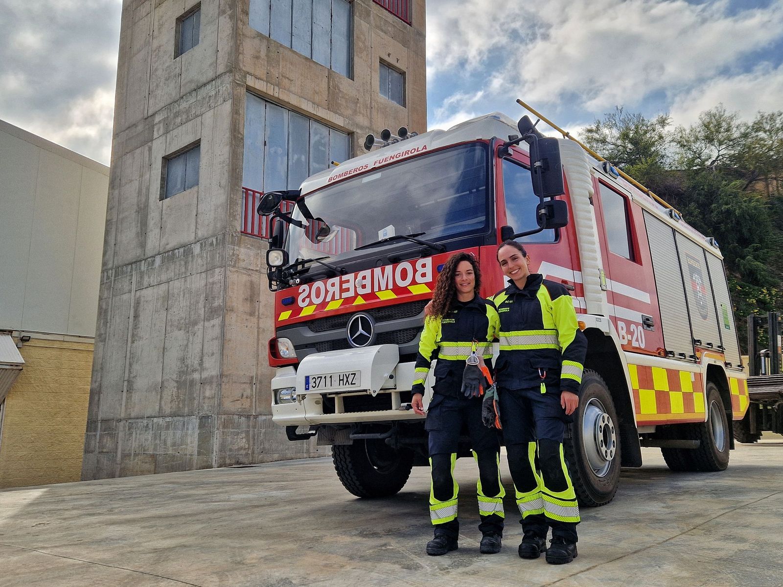 Ana Isabel Ruiz y Lucía Pineda, las primeras mujeres en formar parte del Cuerpo de Bomberos de Fuengirola.