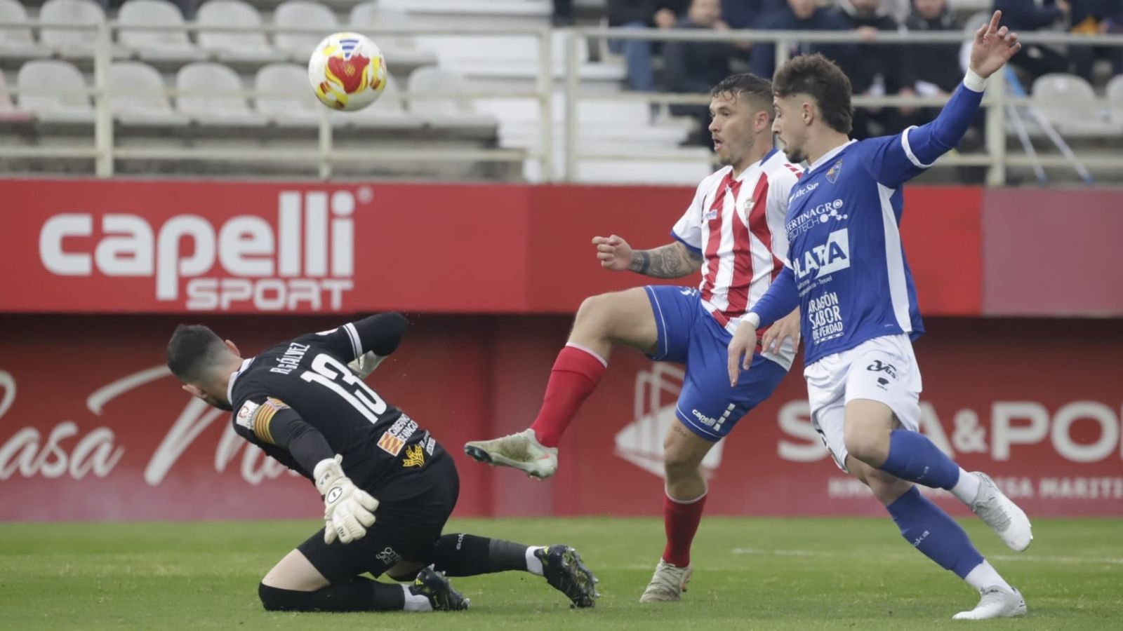 La ocasión de Juanma, la primera oportunidad del Algeciras ante el Teruel.