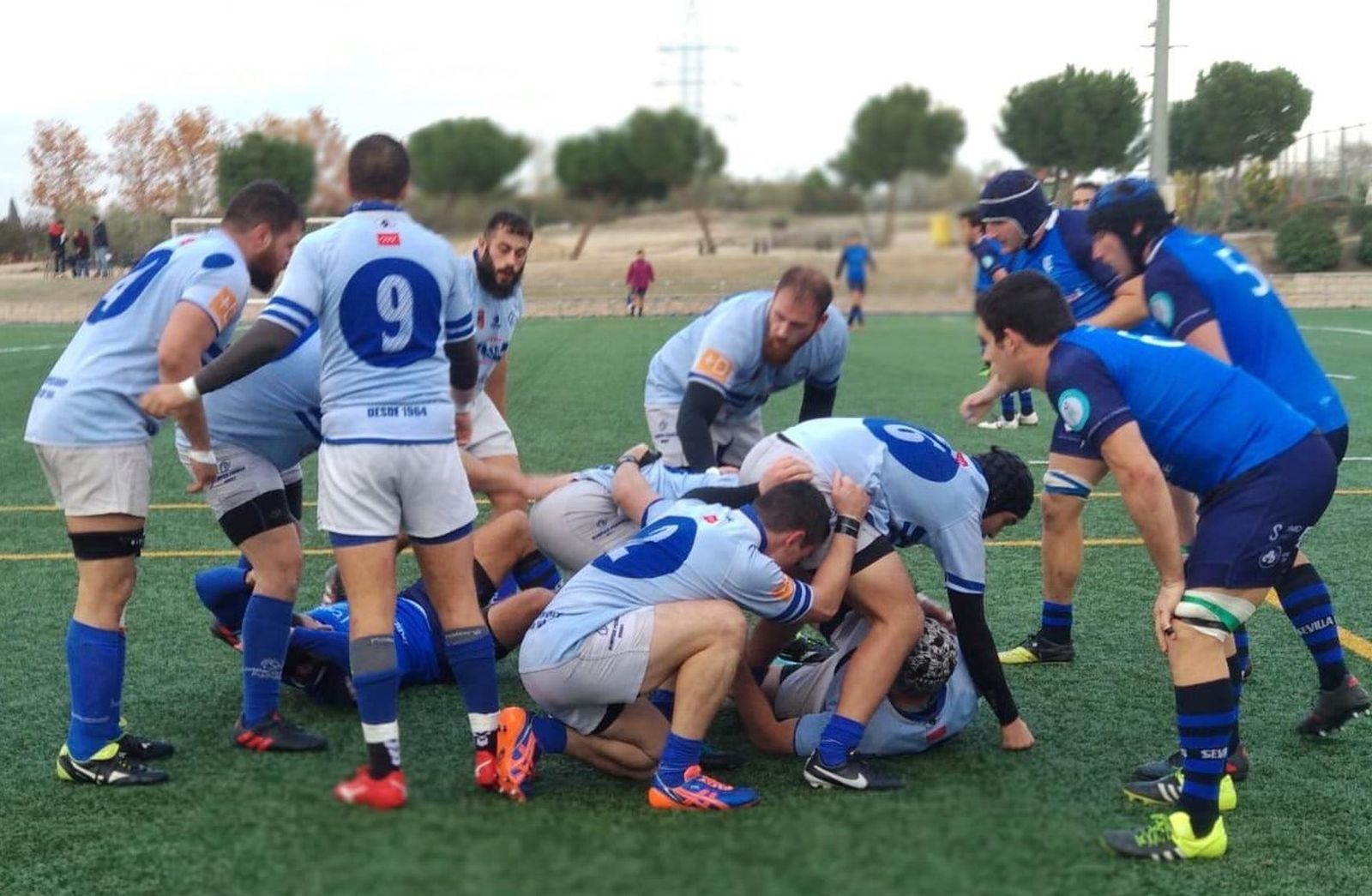 Una melé durante duelo del Ciencias frente al Olímpico Pozuelo.