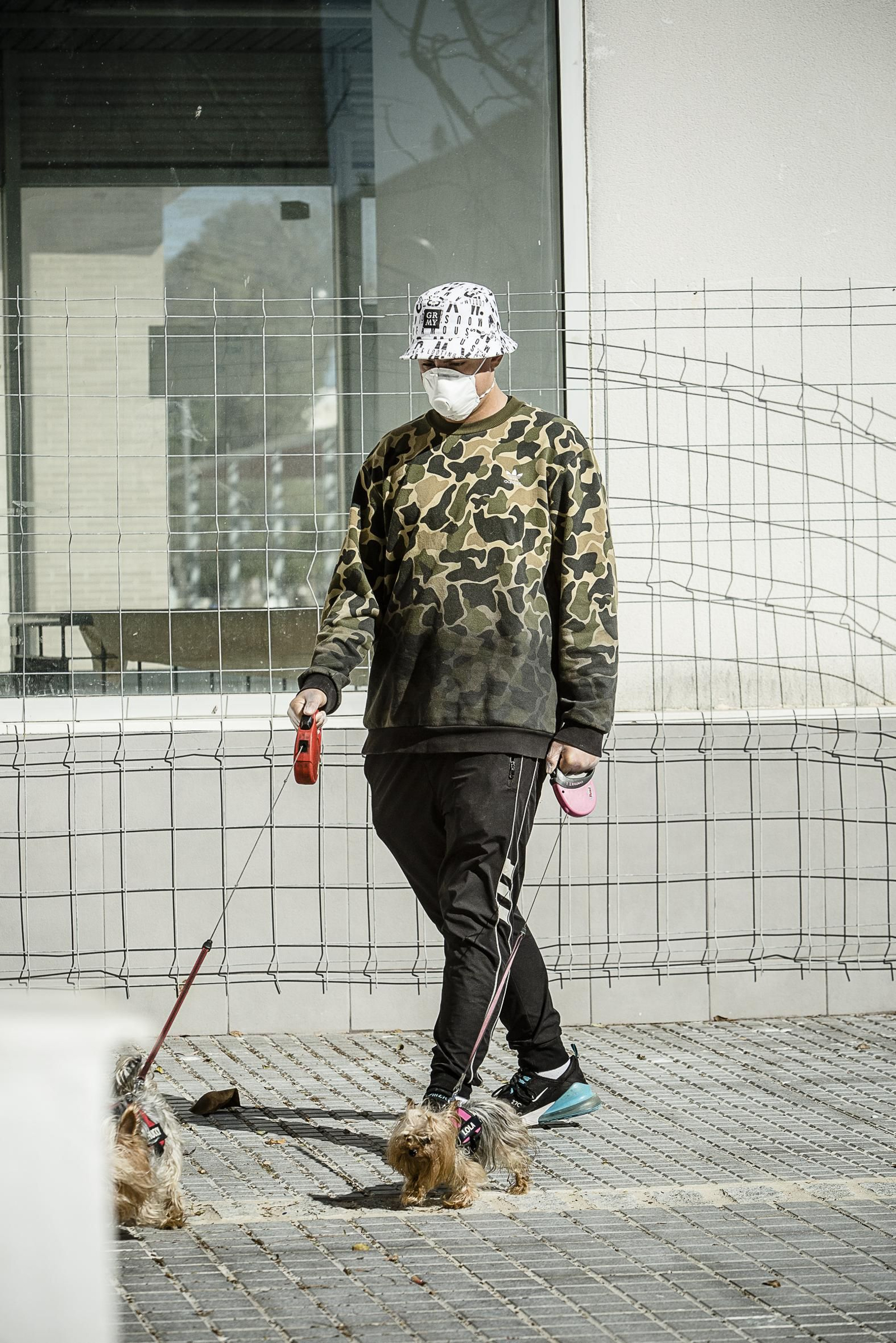 Imágenes del estado de alarma en Cádiz por el coronavirus durante la mañana de hoy.