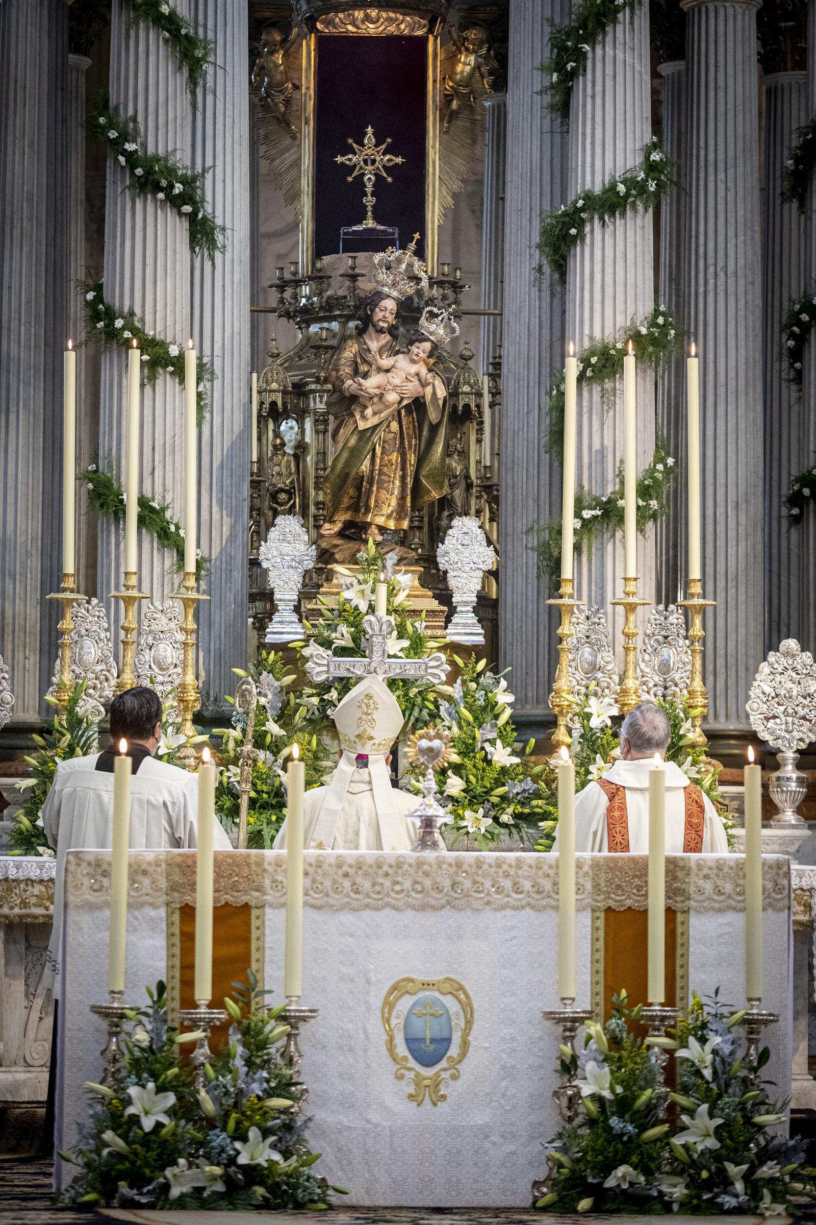 Coronación de la imagen de San José y el Niño Jesús