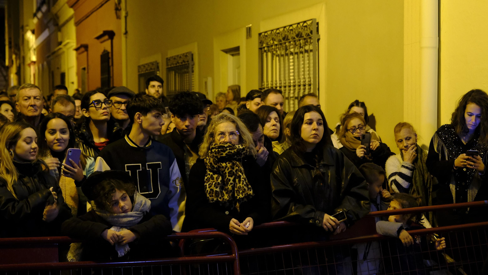 Las mejores imágenes de la Procesión del Perdón, en la noche del Martes Santo en Almería