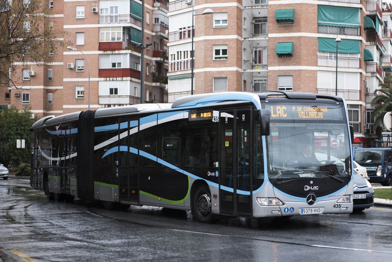 Los actuales autobuses LAC serán pintados de color rojo y se incluirán en la línea 4 que va desde La Chana hasta el PTS.