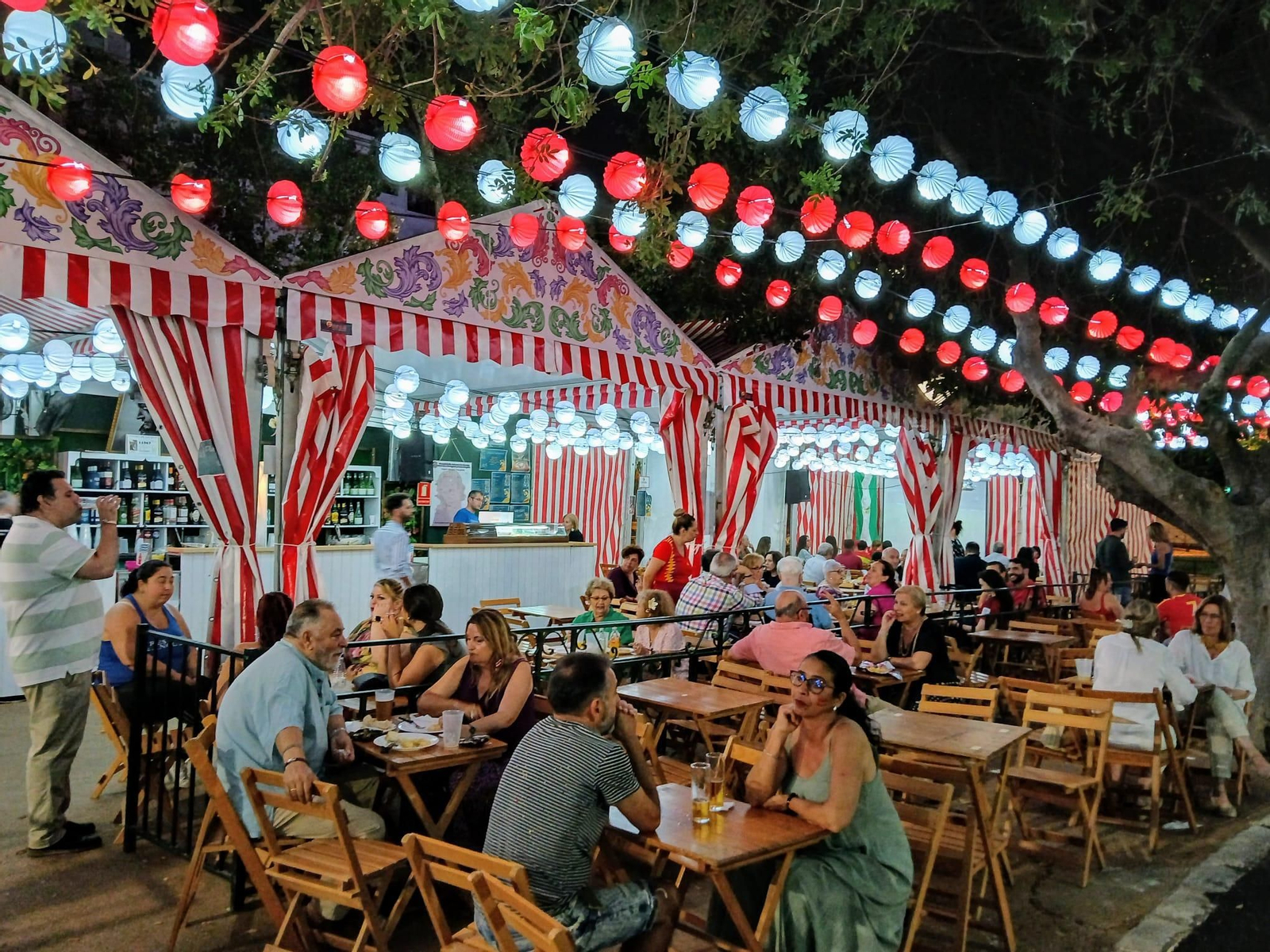 Así se ha vivido el triunfo de España desde la Feria de San Fernando: búscate en las imágenes