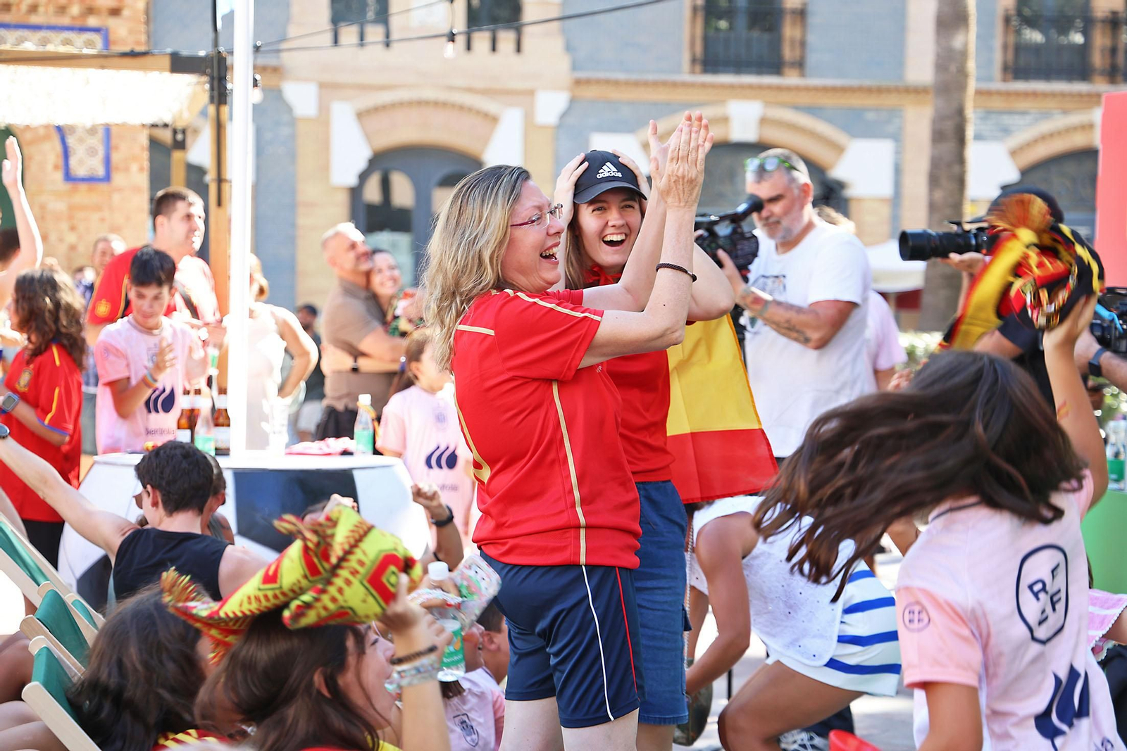 Imágenes de la Fan zone en Huelva de la Final de la Eurocopa entre Inglaterra y España Imágenes de la Fan zone en Huelva de la Final de la Eurocopa entre Inglaterra y España