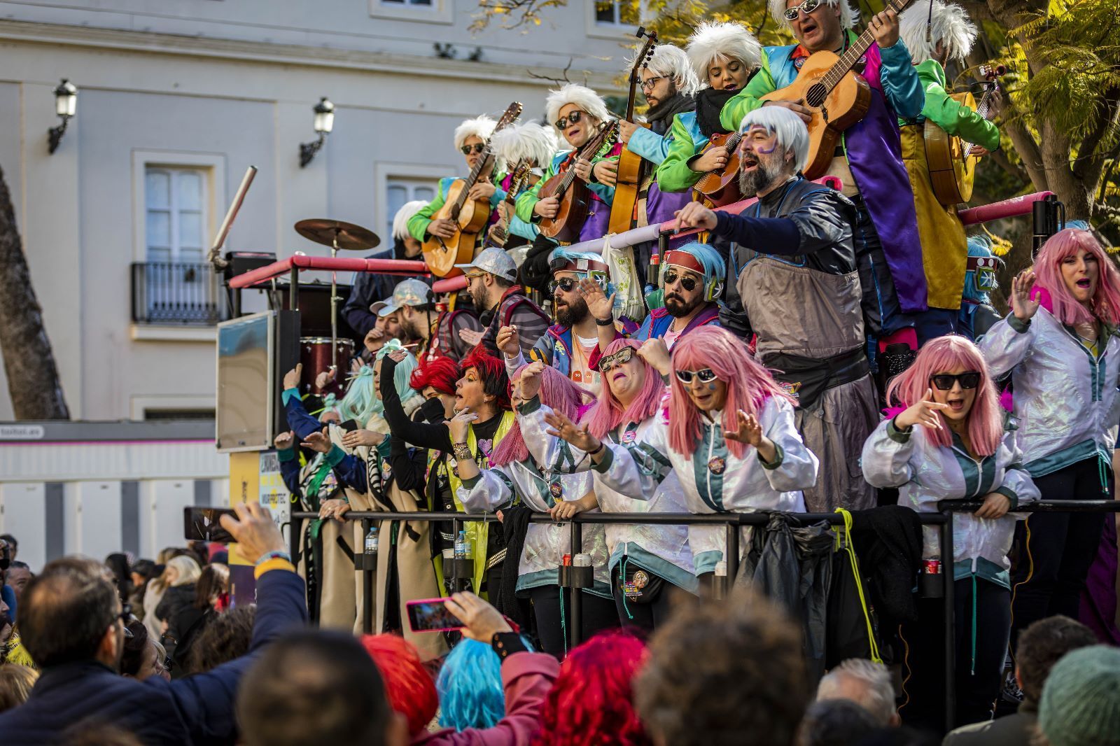 Las imágenes del Domingo de Piñata del Carnaval de Cádiz 2023.
