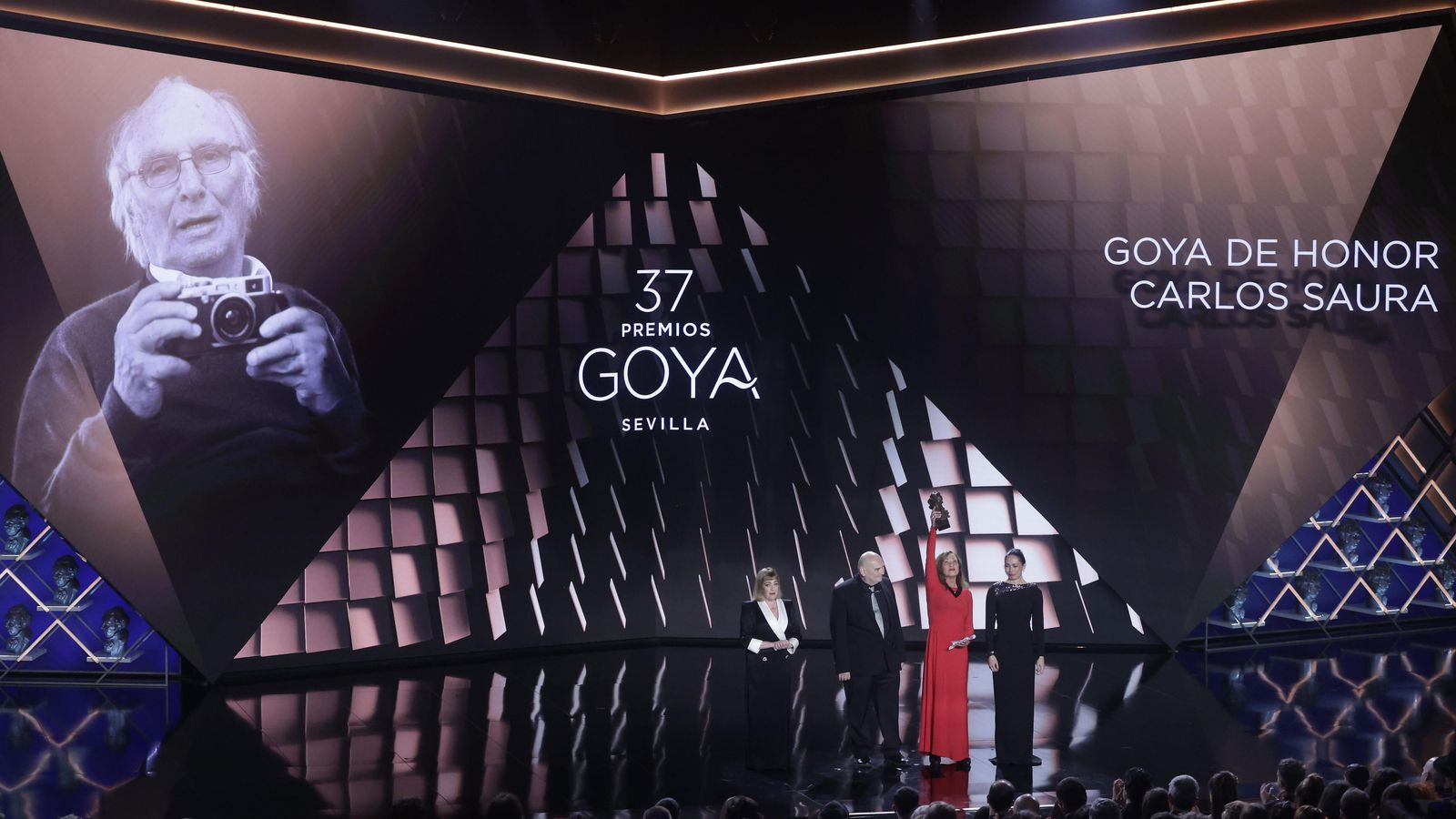 Un momento del homenaje a Saura.