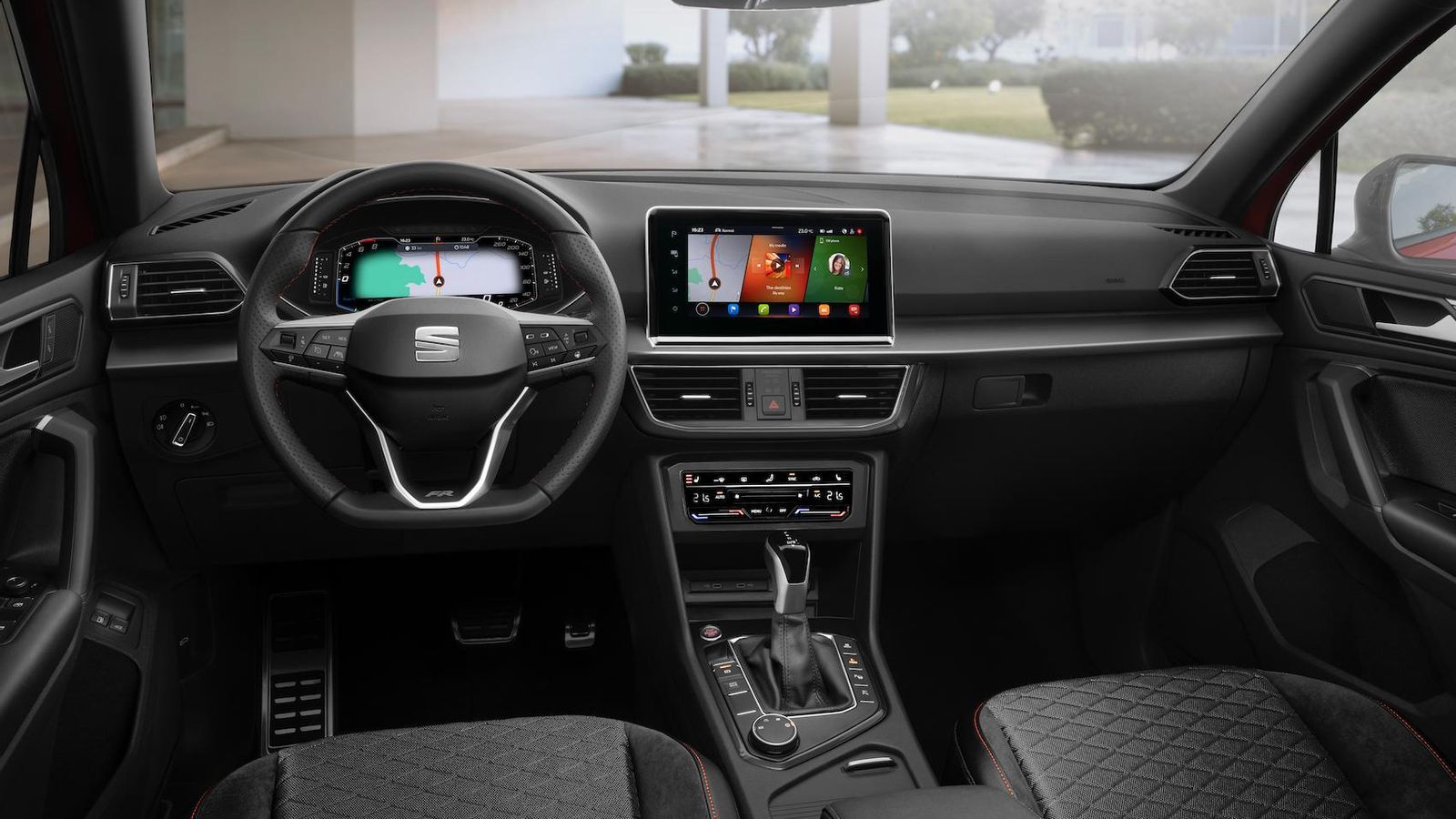 Desde la pantalla central se puede manejar el funcionamiento del sistema híbrido. Por defecto, el Tarraco e-Hybrid trabaja con electricidad.