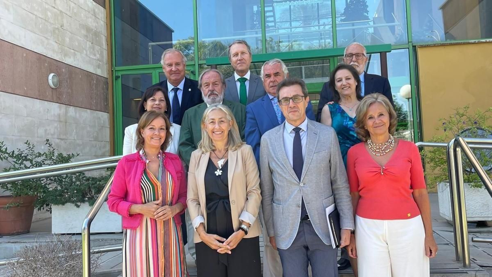 La consejera de Salud y Consumo, Rocío Hernández, recibe a los presidentes de los Colegios de Médicos. La consejera de Salud y Consumo, Rocío Hernández, recibe a los presidentes de los Colegios de Médicos.