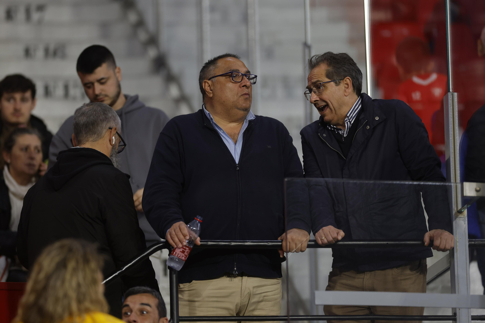 Búscate en las fotos del Sevilla-Fenerbahçe,