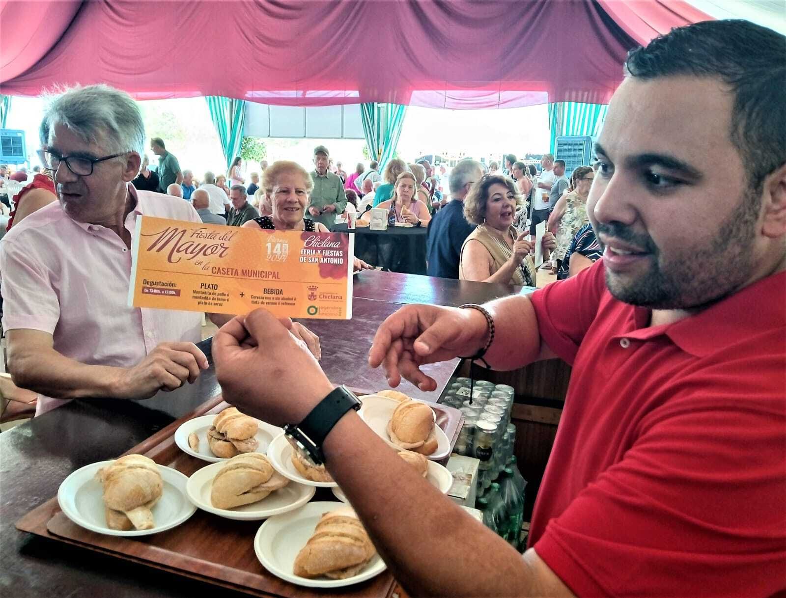 Búscate en las imágenes del viernes de Feria de Chiclana 2024