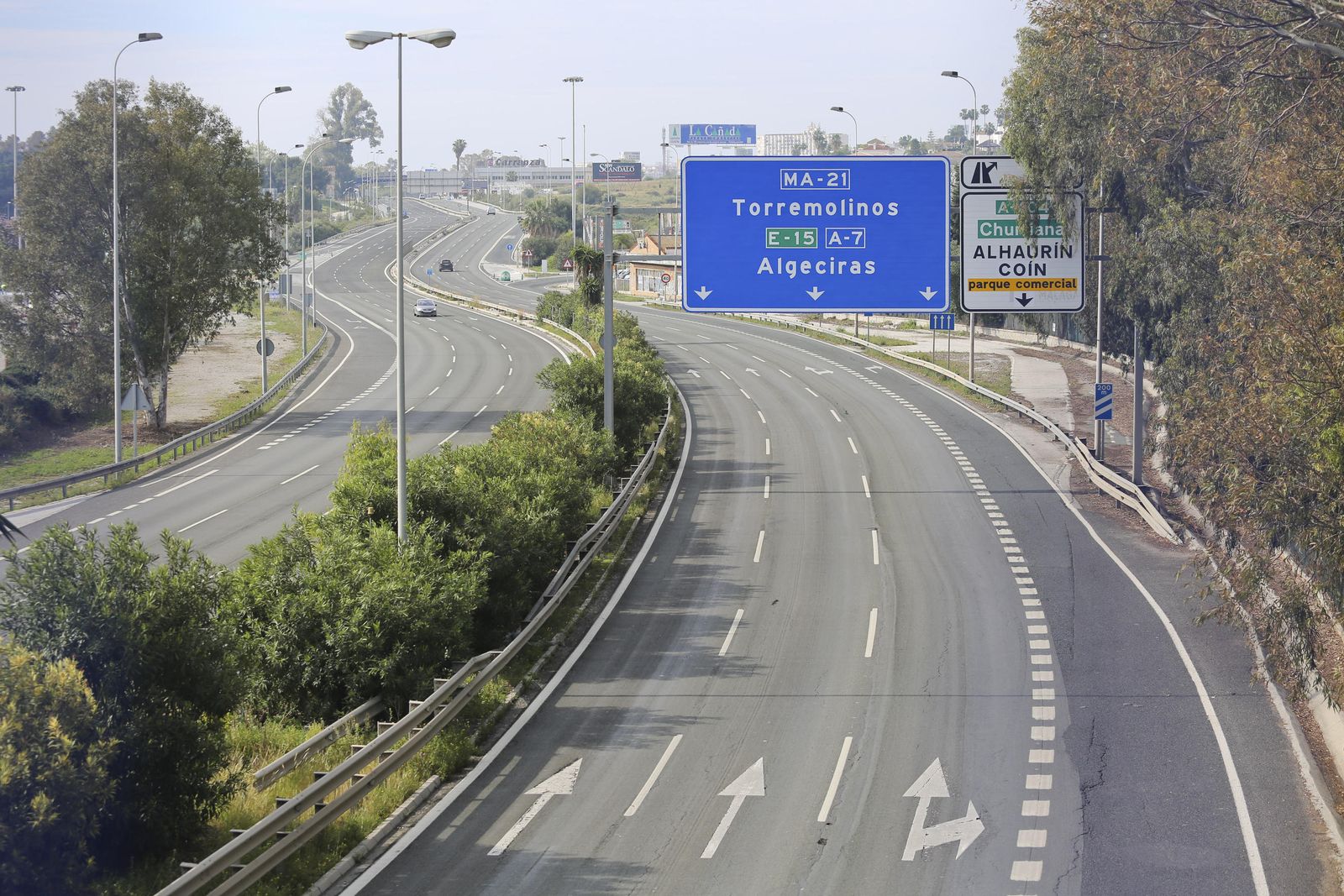 La carretera A-7 en sentido Torremolinos vacía tras el estado de alarma.
