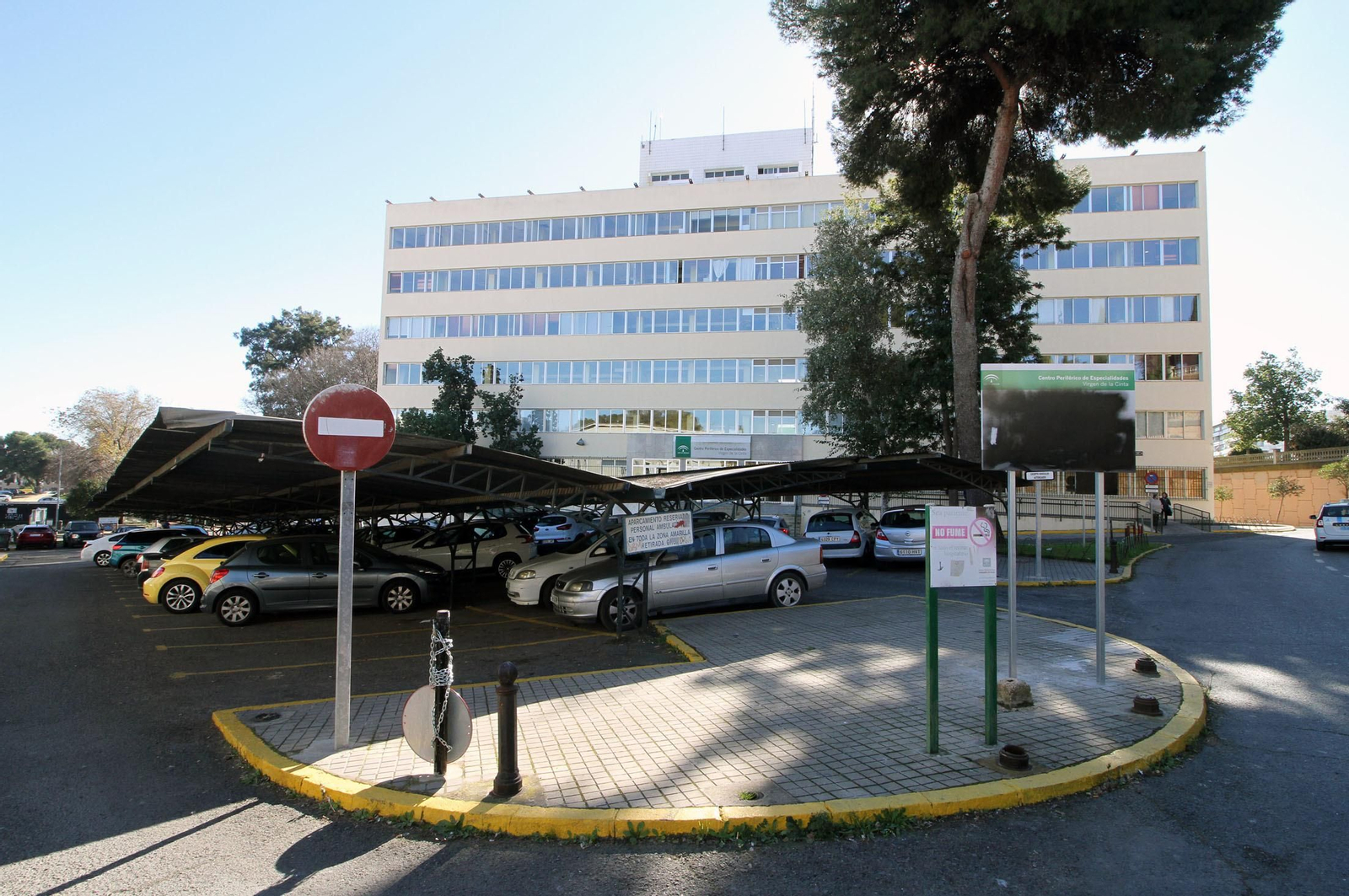 Los carteles indicativos de la nueva configuración del aparcamiento han aparecidos borrados.