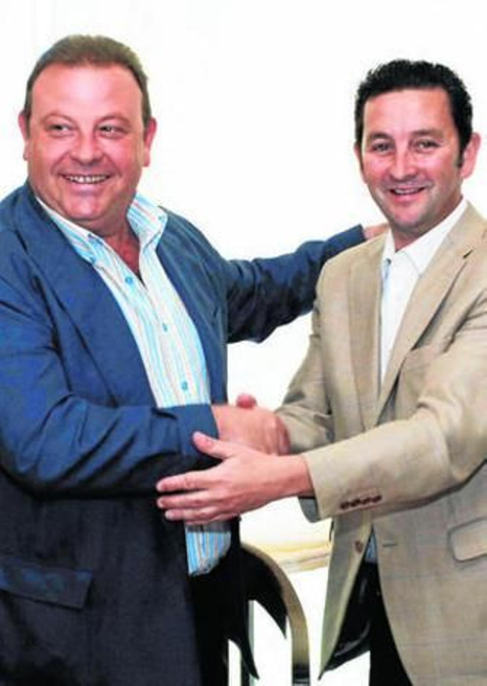 Nuñez y Erdozain, en una imagen tras la firma del pacto de gobierno.