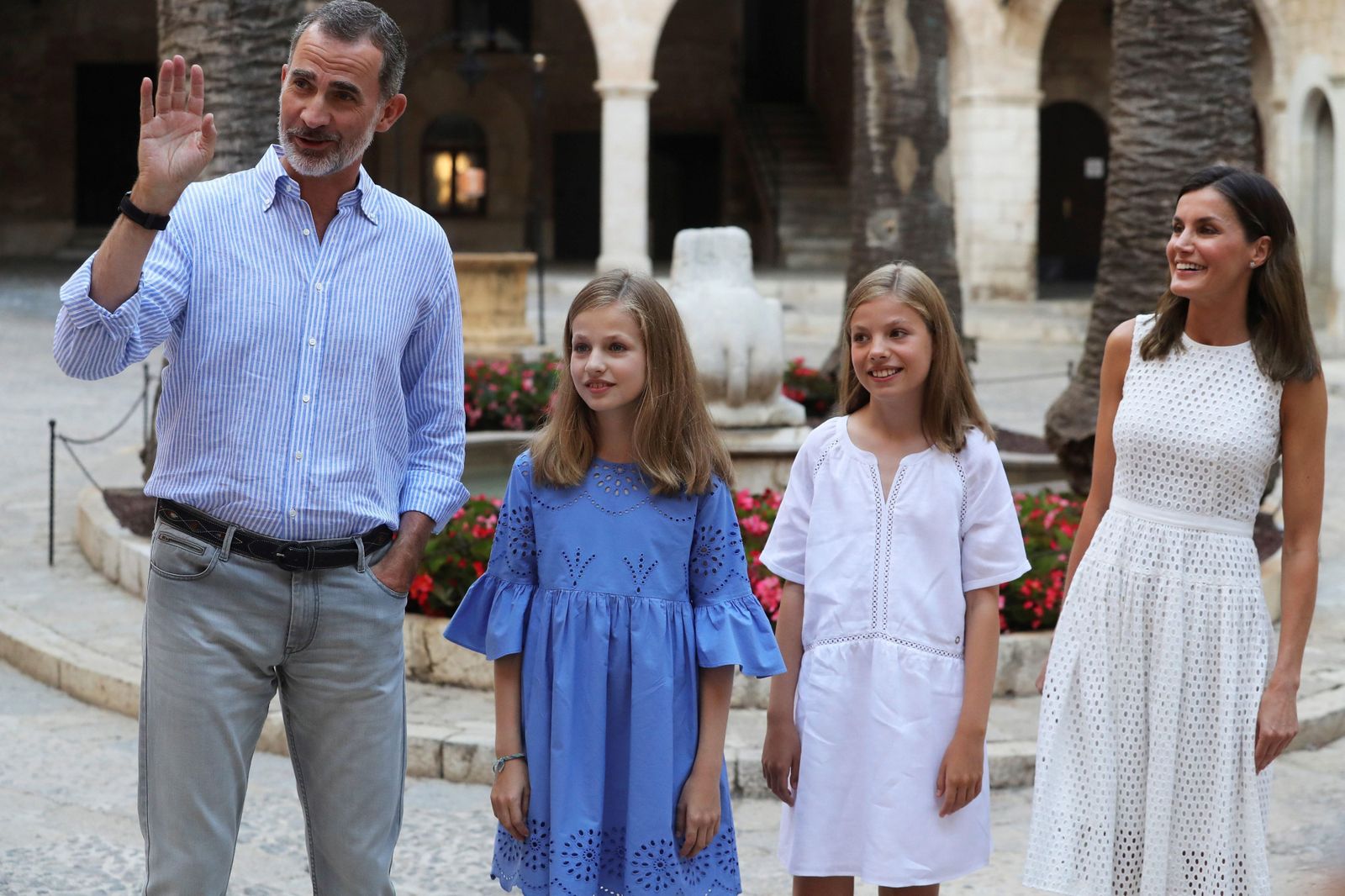 Los Reyes y sus hijas este domingo en el palacio de la Almudaina