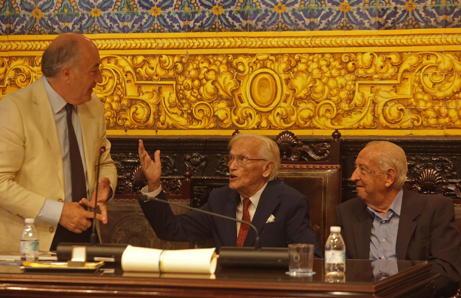 Fotos del acto de reconocimiento a Crescencio Torés en el Ayuntamiento de Algeciras