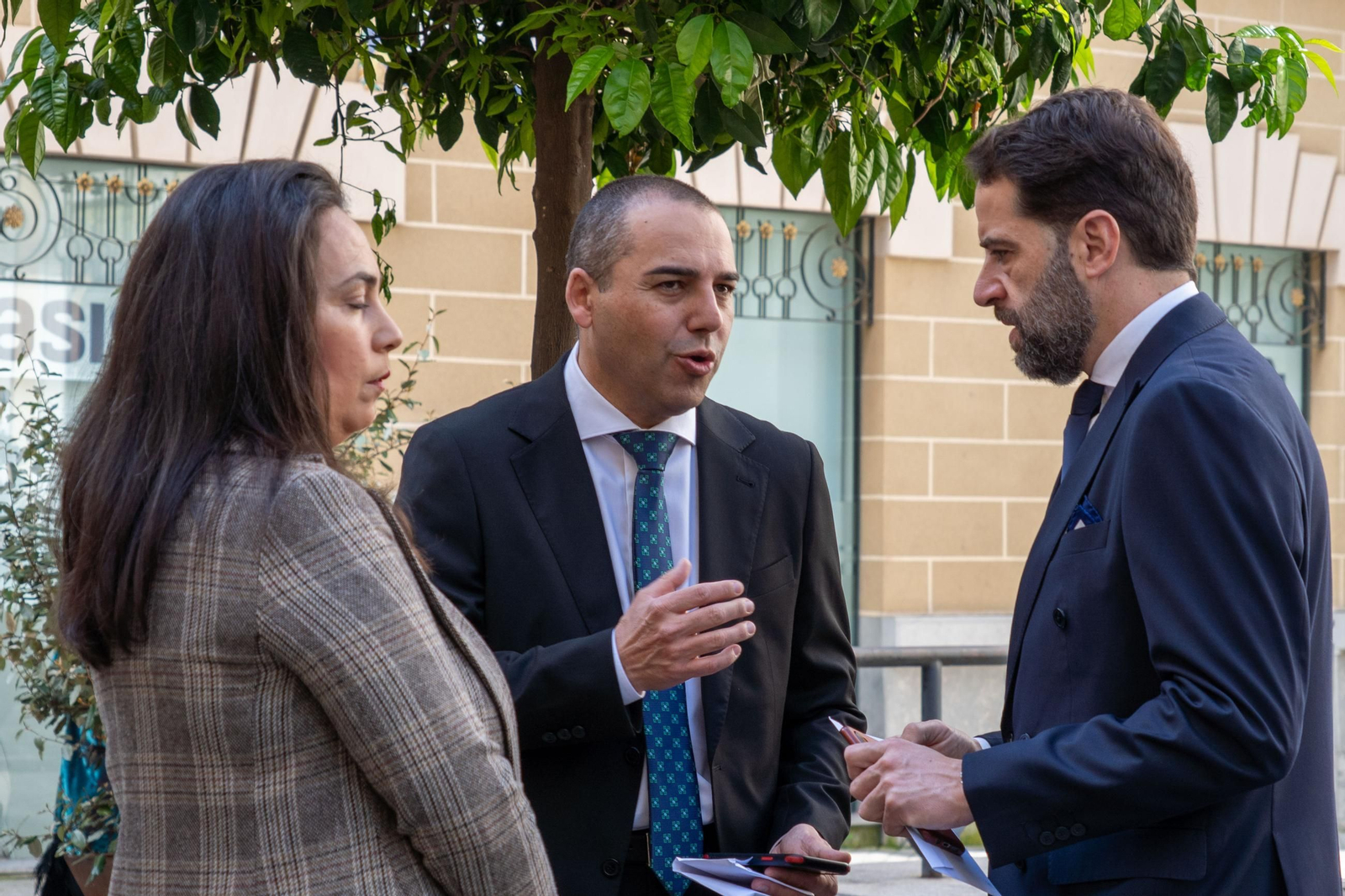 Imágenes del ambiente en el Pregón de la Semana Santa de Huelva 2025
