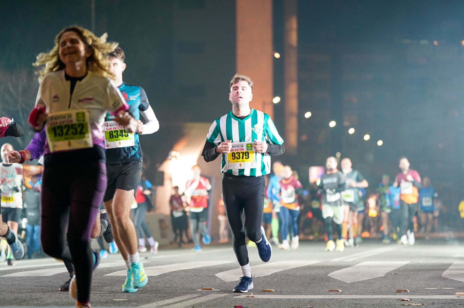 En imágenes: búscate en tu llegada a meta de la Carrera de San Antón 2026 (10)