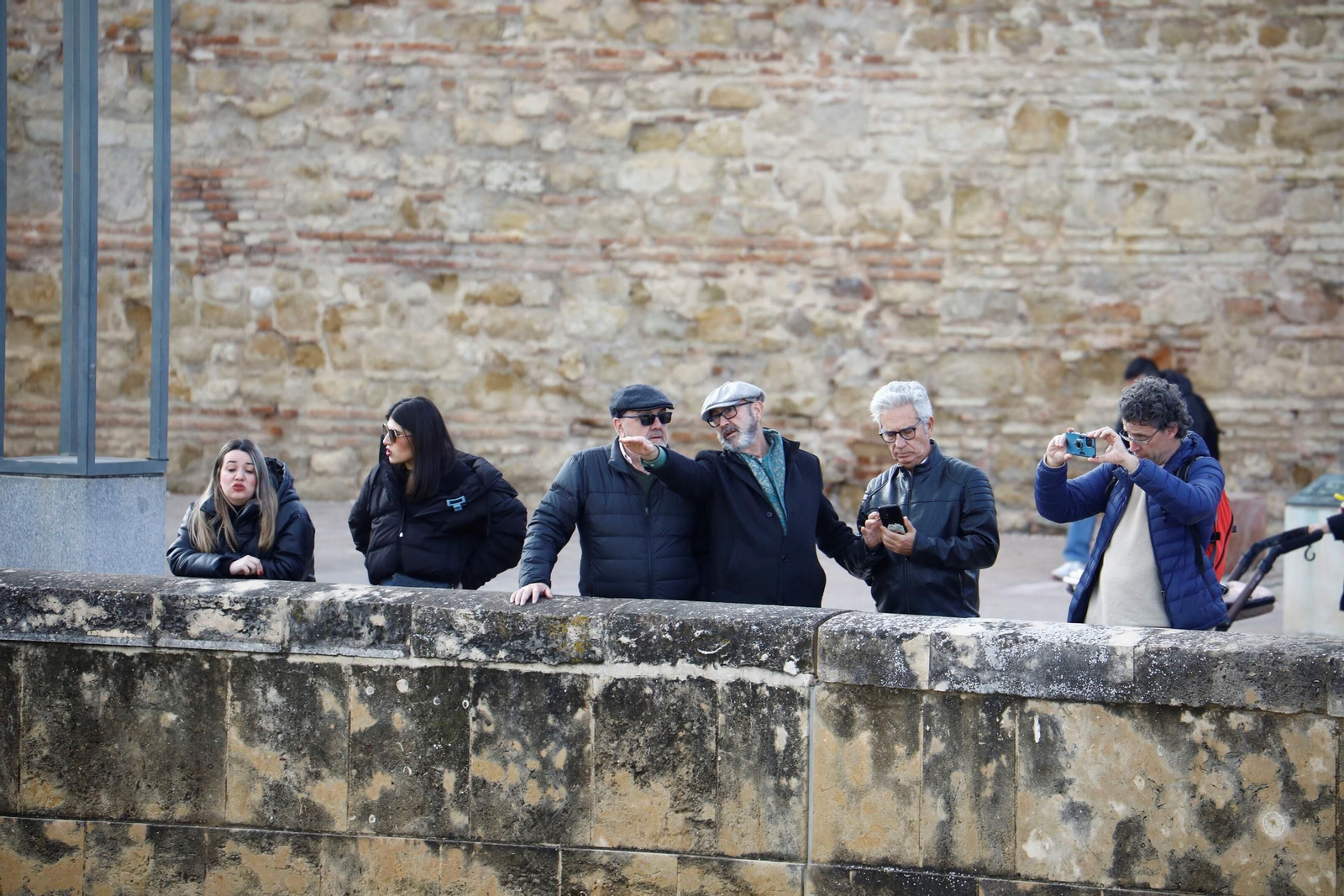 Los cordobeses se echan a la calle en un sábado soleado y sin lluvia, en imágenes