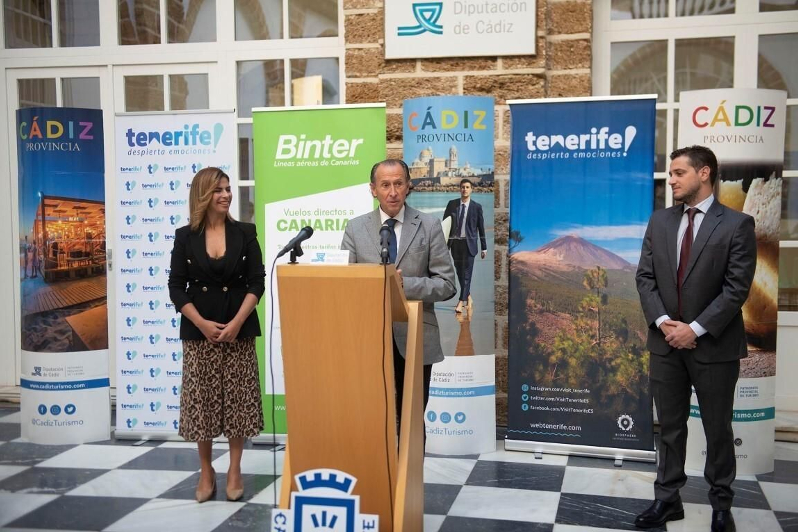 Laura Castro y José María Román, durante la promoción del vuelo Jerez-Tenerife