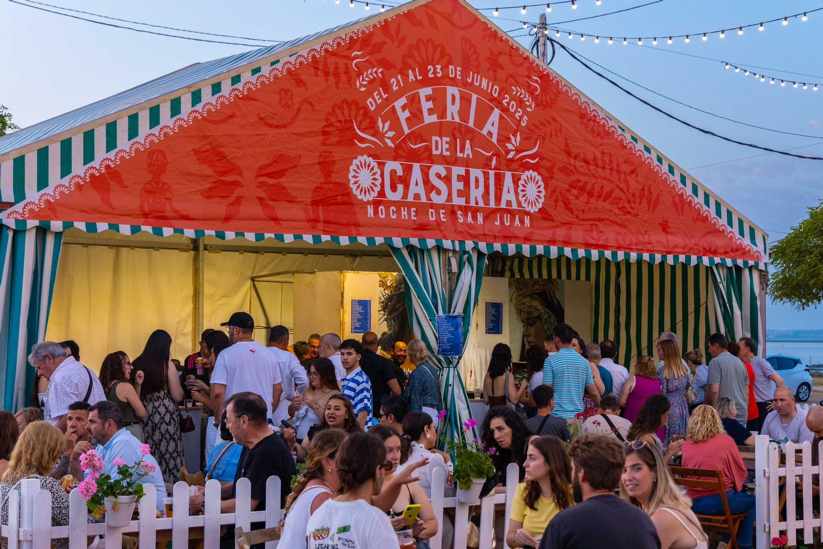 Las imágenes de la primera noche de la Feria de San Juan en La Casería