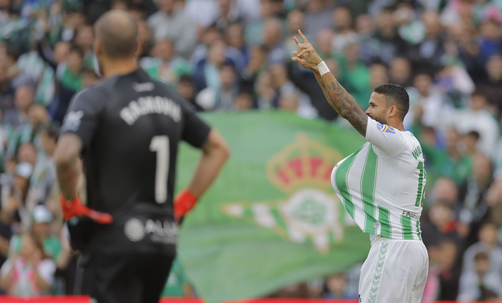 Willian José celebra su gol.