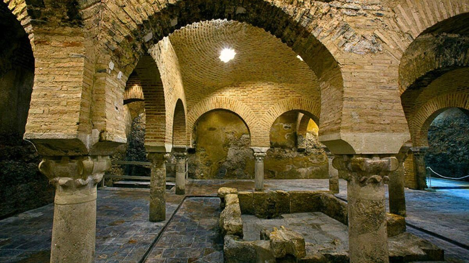 Esta es una de las salas donde se supone que murió de manera violenta el rey Alí y donde suceden fenómenos extraños.